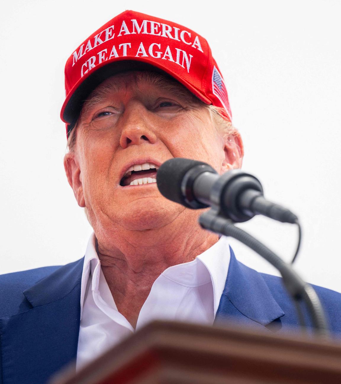 Der republikanische Präsidentschaftskandidat, der ehemalige US-Präsident Donald Trump, spricht während seiner Wahlkampfveranstaltung im Sunset Park am 9. Juni 2024 in Las Vegas, Nevada.