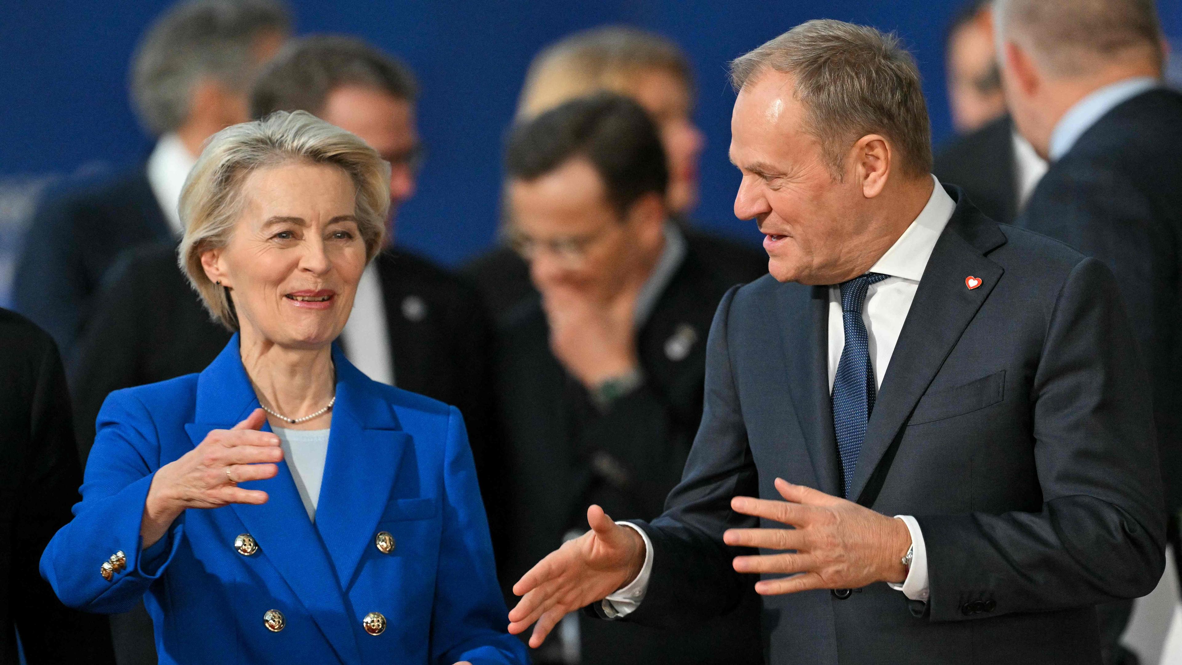 Polens Premierminister Donald Tusk an der Seite von EU-Kommissionspräsidentin Ursula von der Leyen