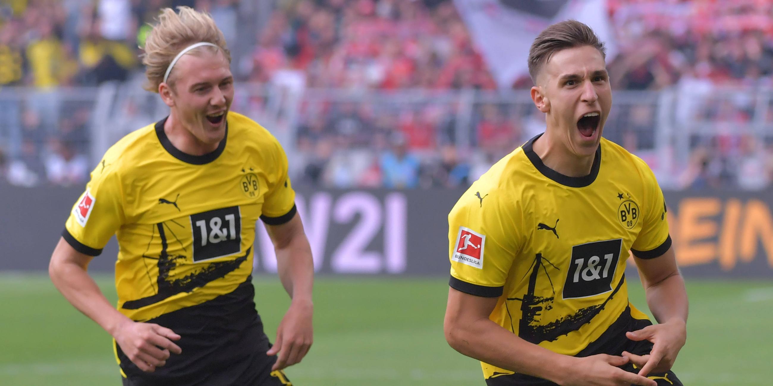 Dortmunds Julian Brandt und Nico Schlotterbeck jubeln zum 2:2 gegen Union Berlin am 07.10.2023.