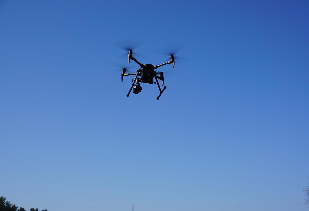 Verkehrskontrollen aus der Luft - per Drohne - ZDFheute