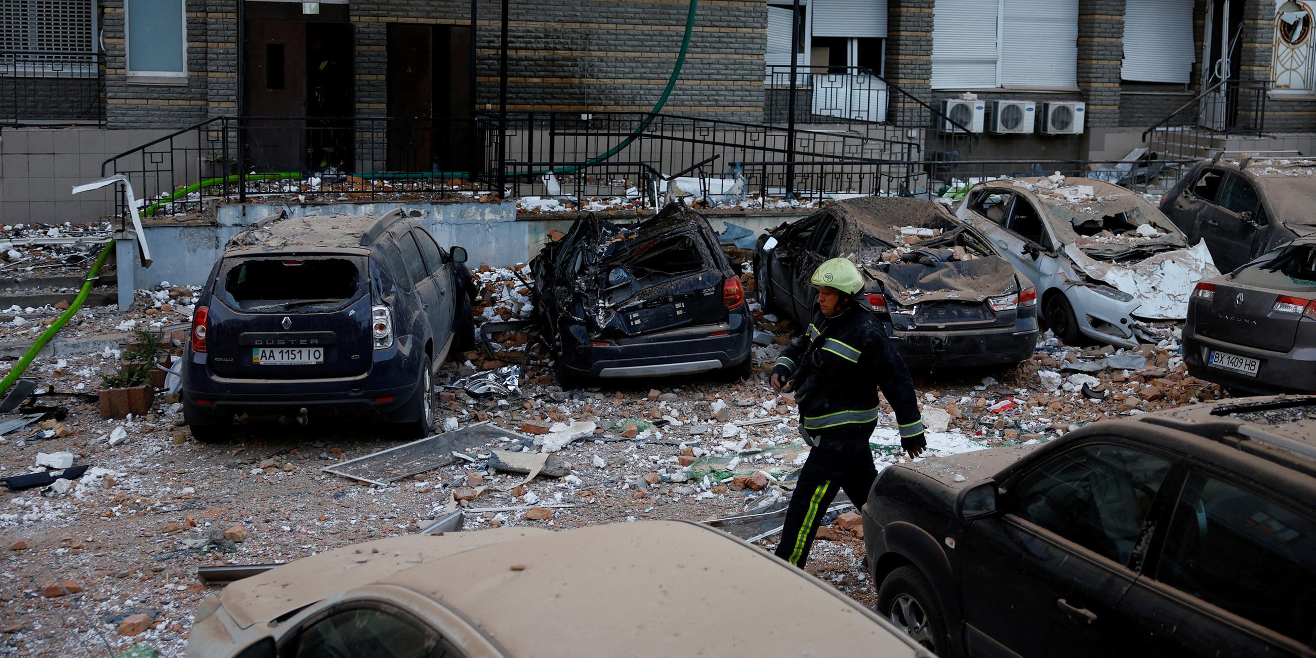 Massive Russische Angriffe: Toter Bei Luftangriffen Auf Kiew - ZDFheute