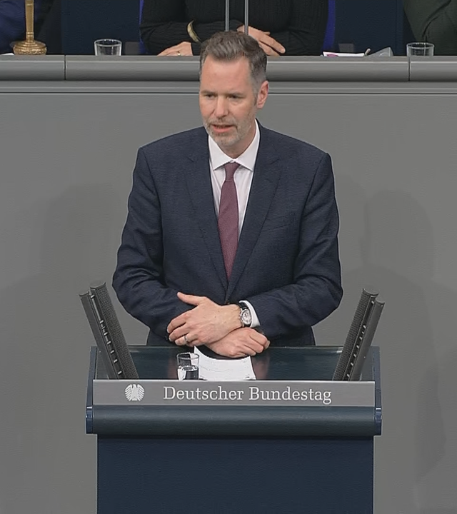 FDP-Politiker Christian Dürr am Rednerpult im Bundestag