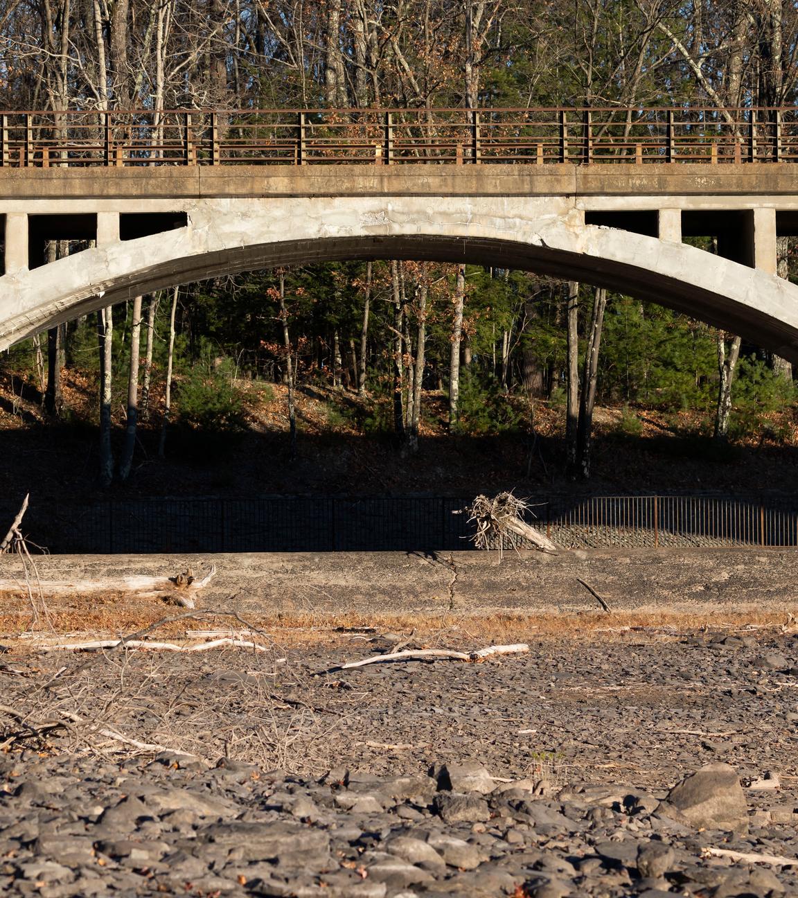 Der niedrige Wasserstand im Ashokan-Stausee, einem Teil des großen Stauseesystems im Bundesstaat New York, das New York City mit Frischwasser versorgt.