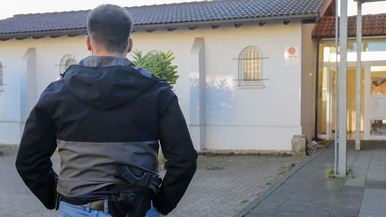 Terrorverdacht: Polizei durchsucht Wohnungen