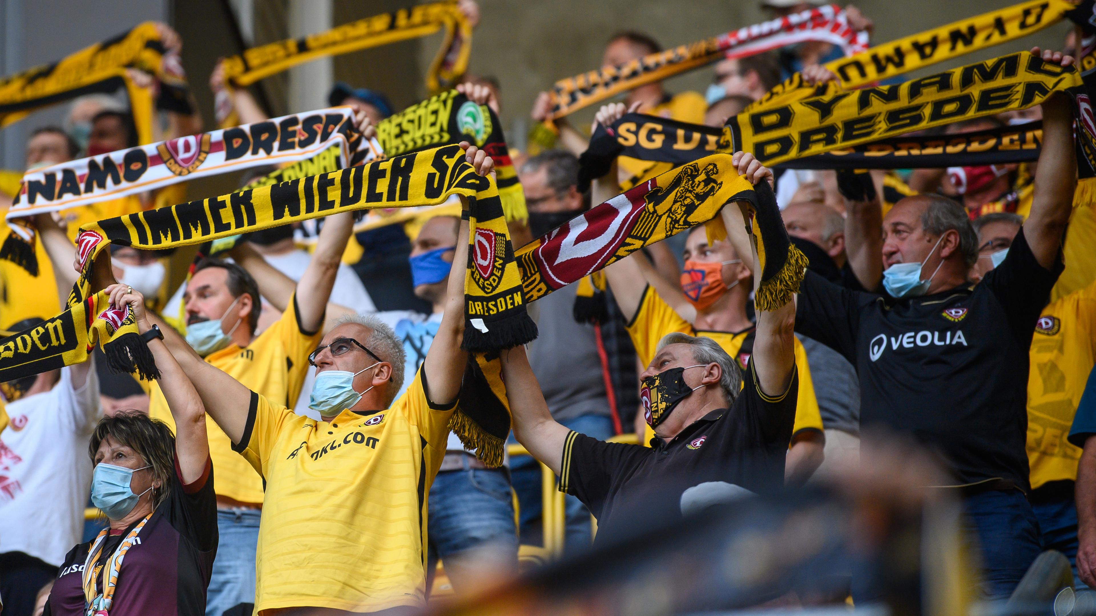 Dfb Pokal Borussia Dortmund Locker In Runde Zwei Zdfheute