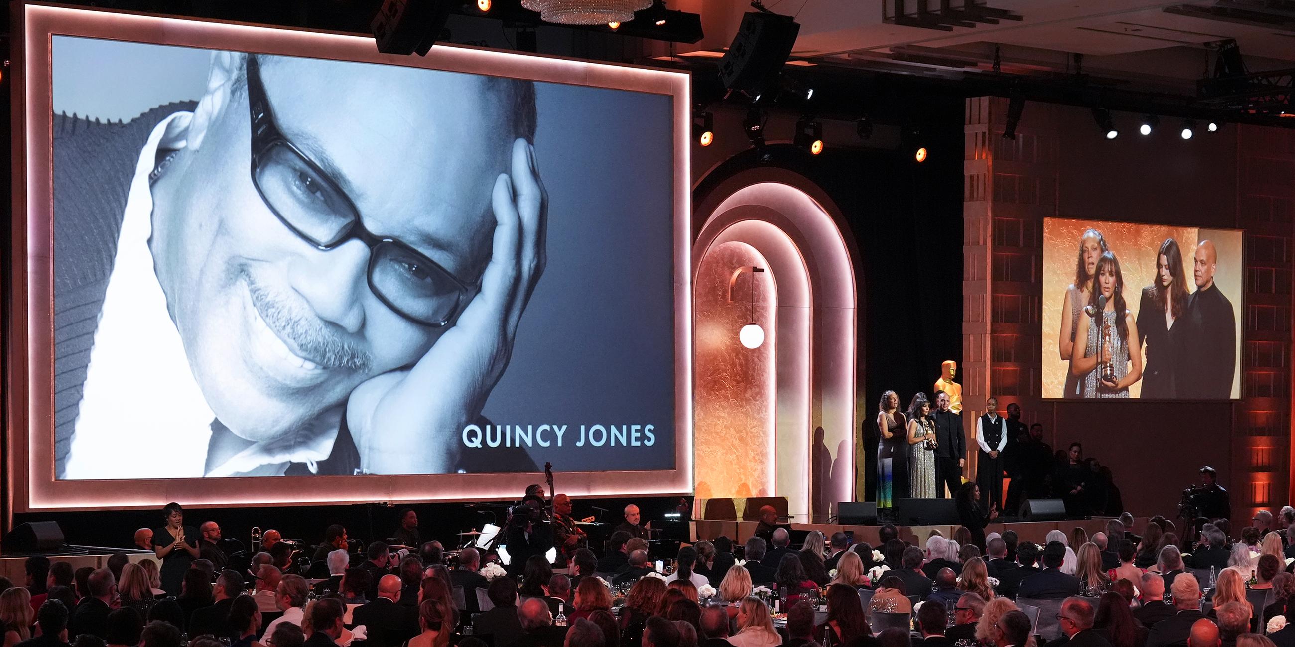 Rashida Jones und Quincy Jones III nehmen einen posthumen Ehrenpreis für Quincy Jones entgegen