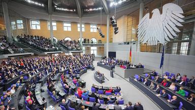 Was macht der Bundestag?