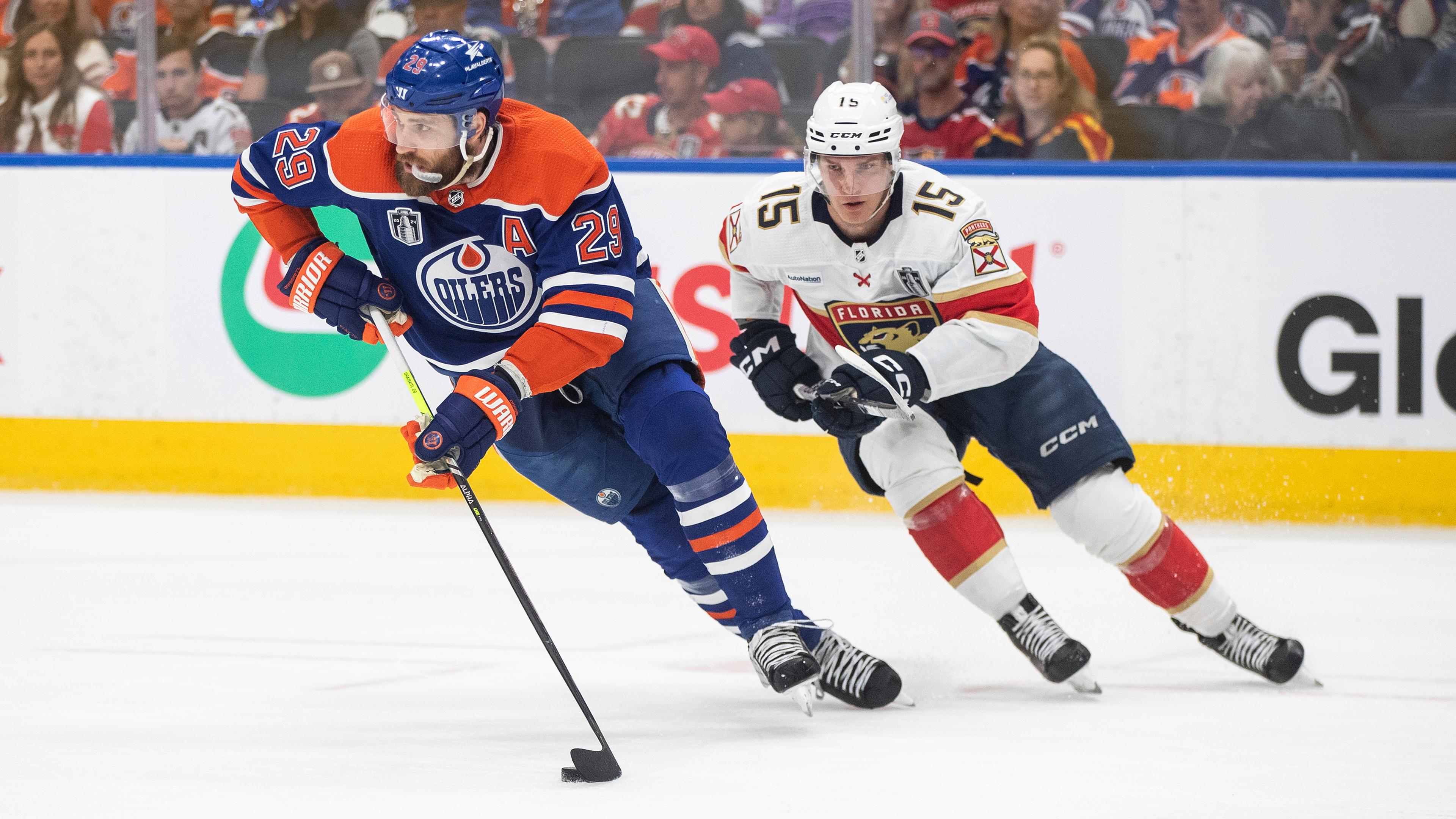 Eishockey: Leon Draisaitl von den Edmonton Oilers (l.).