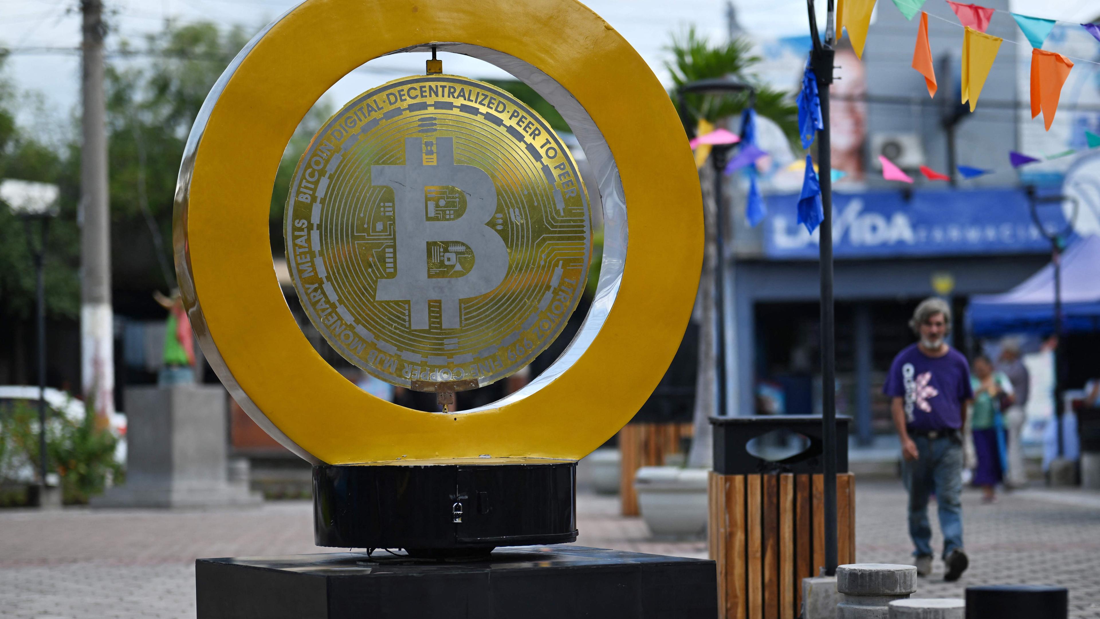 Ein Bitcoin-Wahrzeichen in der Hauptstadt San Salvador in El Salvador