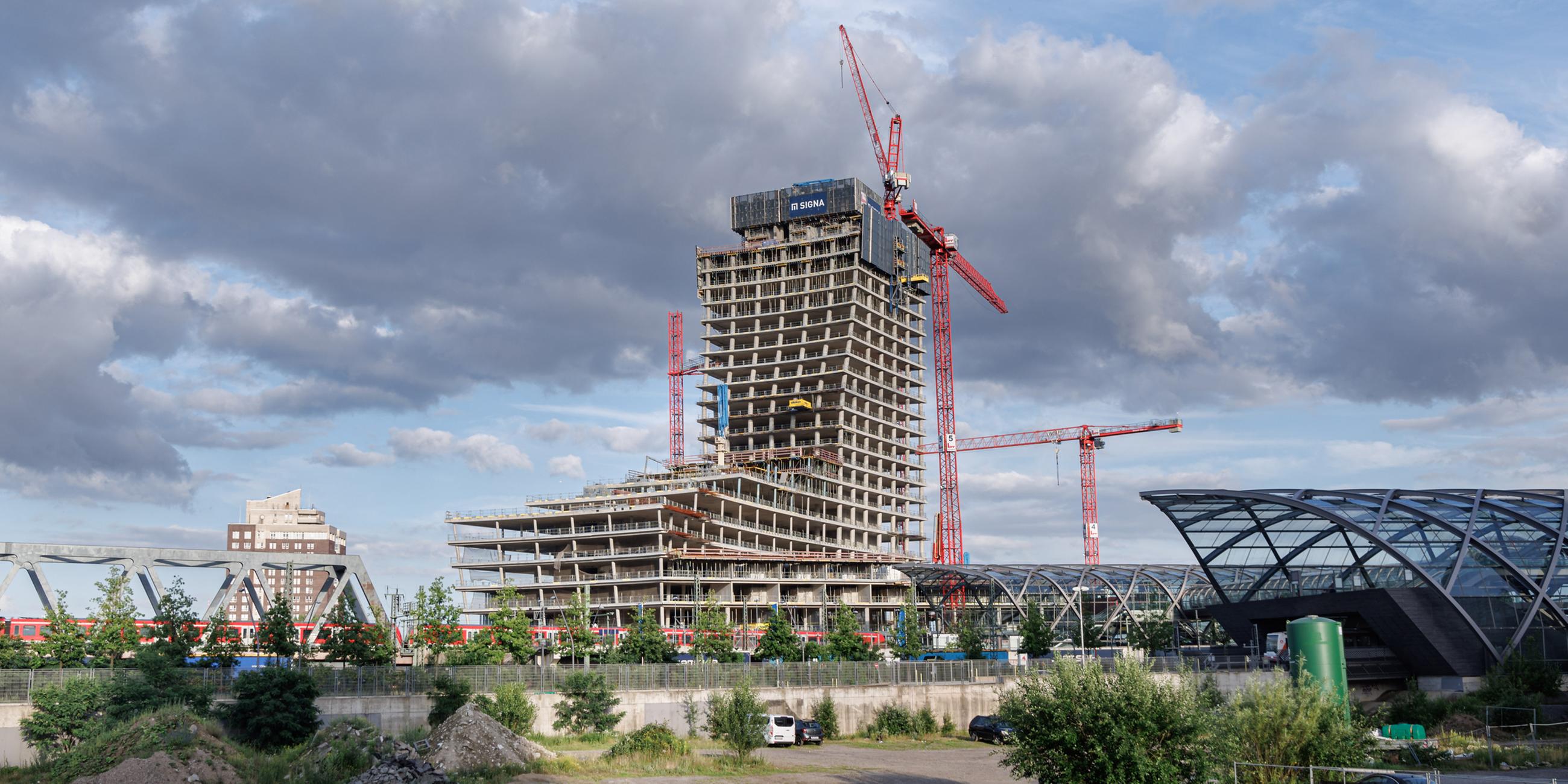 Blick auf die Elbtower-Baustelle