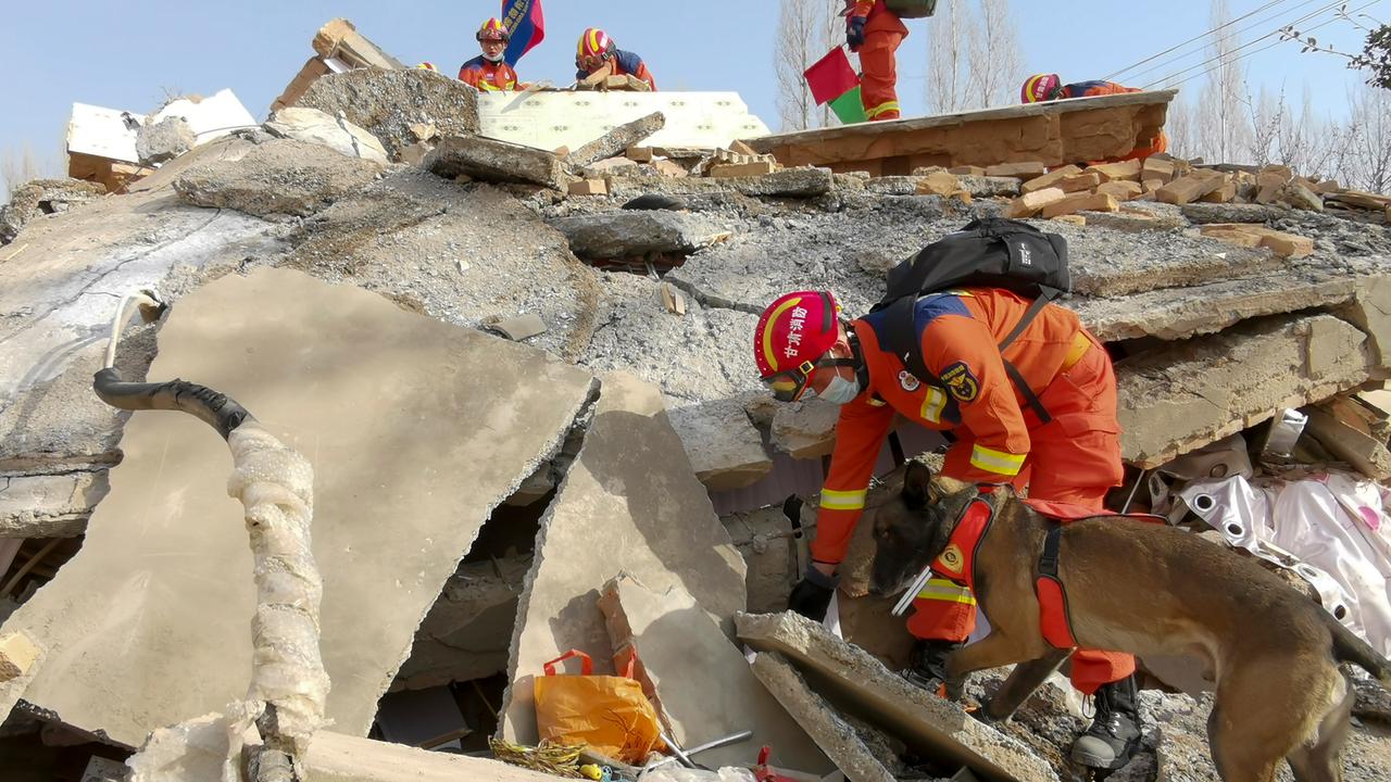 Mehr Als 100 Tote Nach Erdbeben In China - ZDFheute