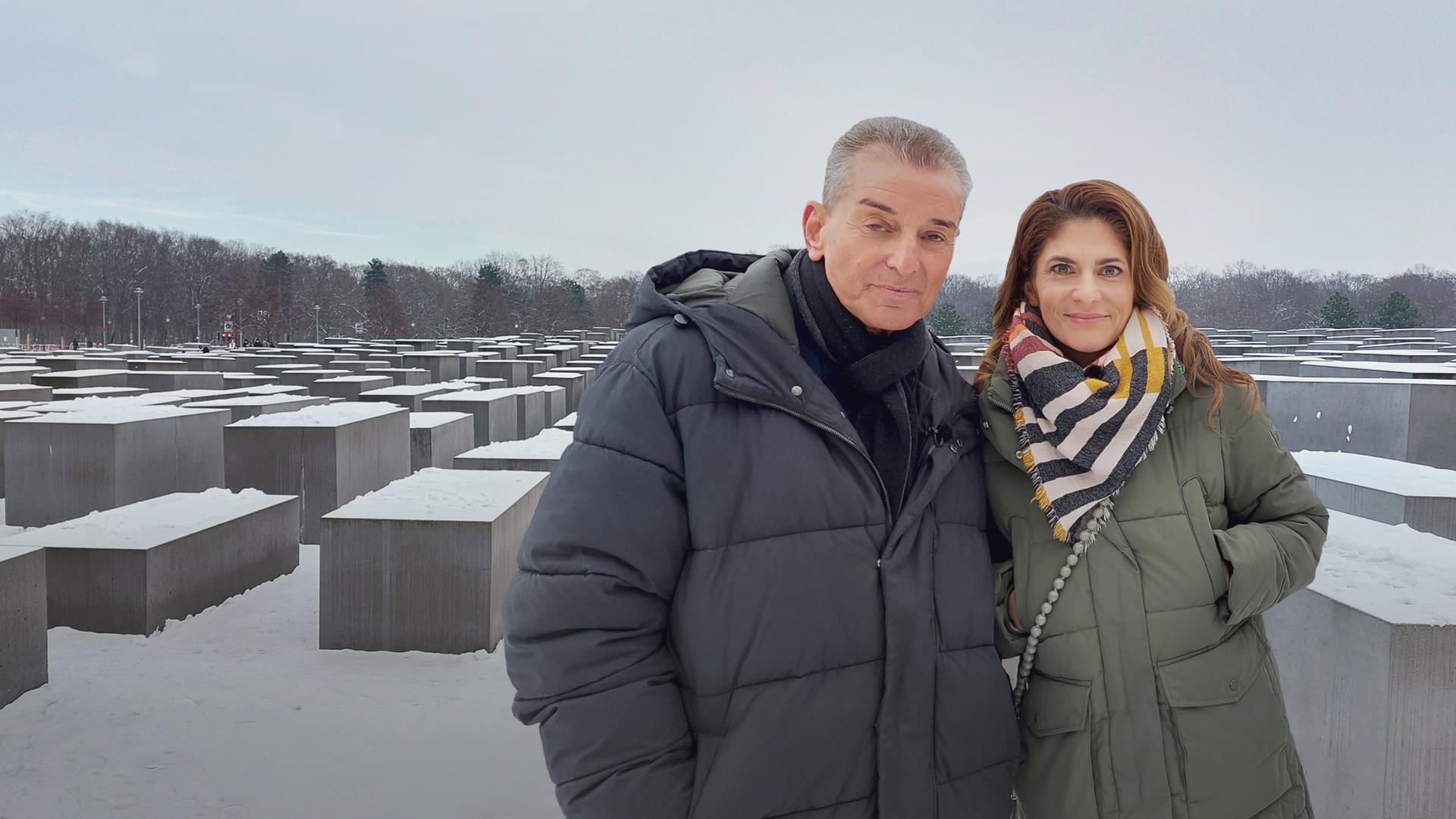 Katty Salié mit dem Publizisten Michel Friedman am Holocaust-Mahnmal