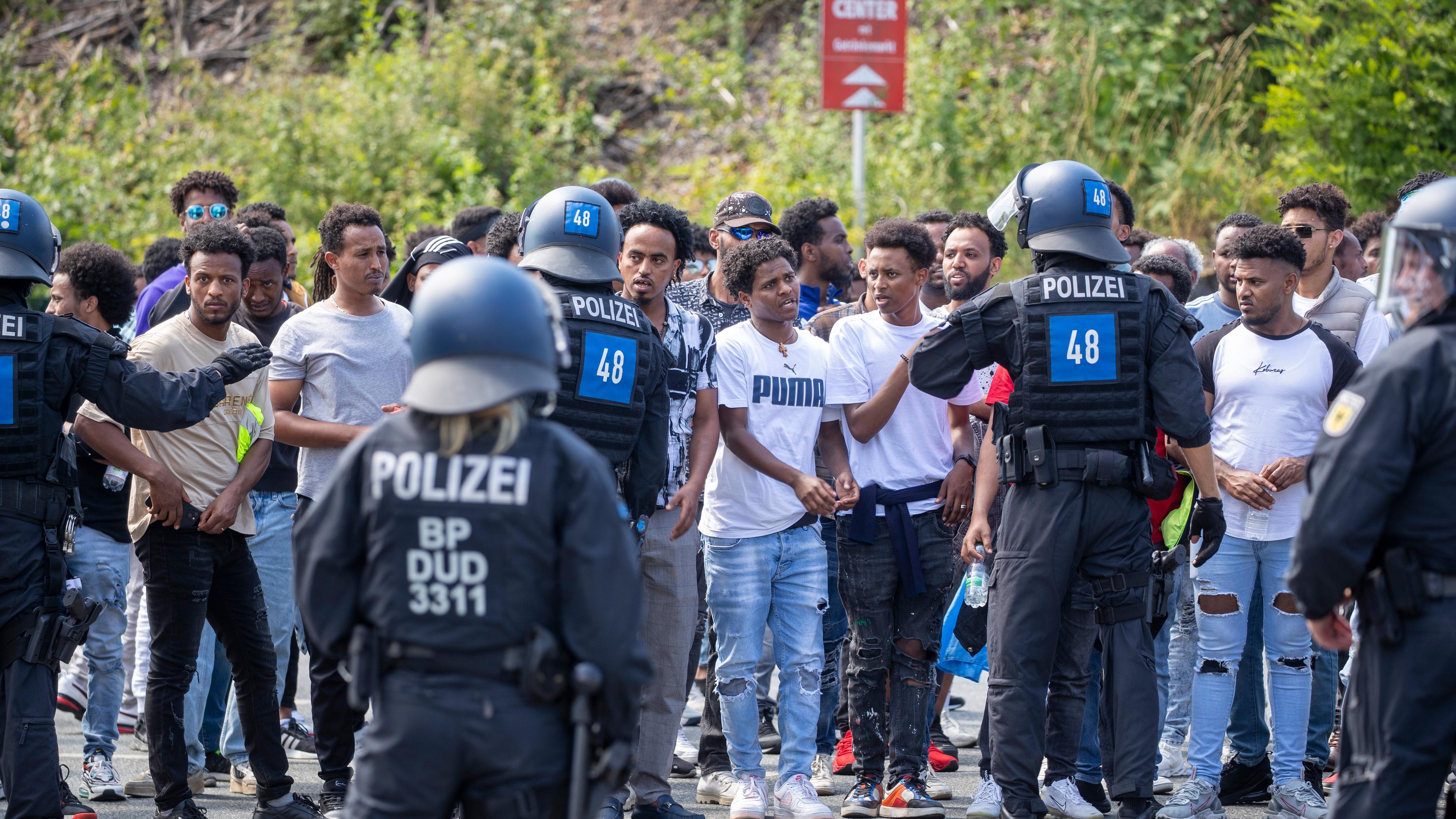 Stuttgart: Ausschreitungen Bei Eritrea-Veranstaltung - ZDFheute