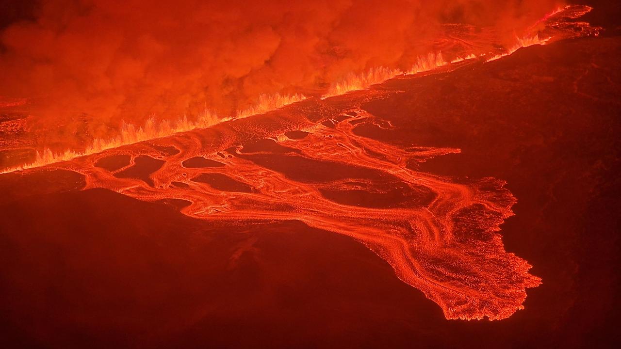 Island Vulkan wieder ausgebrochen kilometerlanger Erdriss ZDFheute