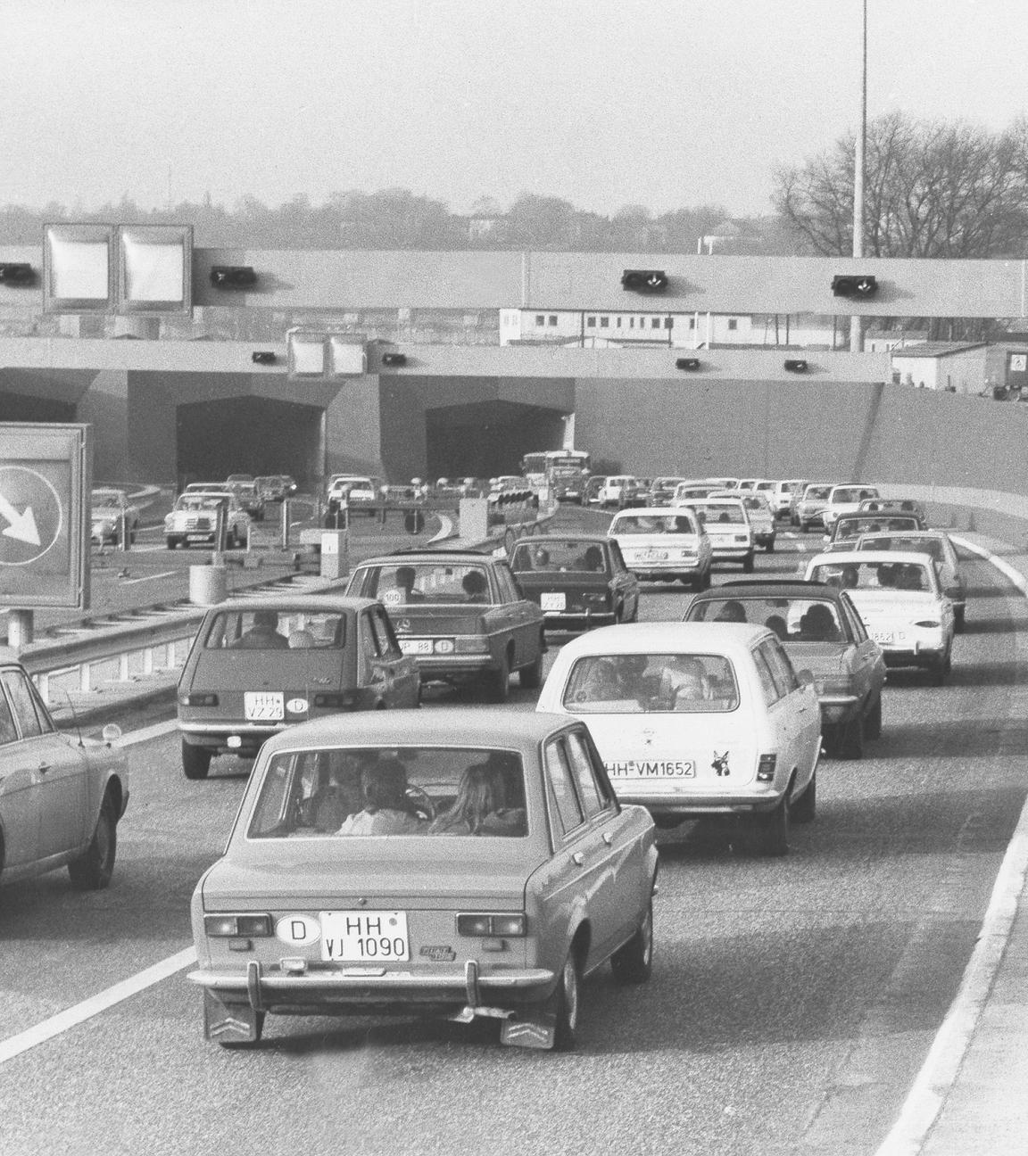 Verkehr vor dem Elbtunnel - 1975