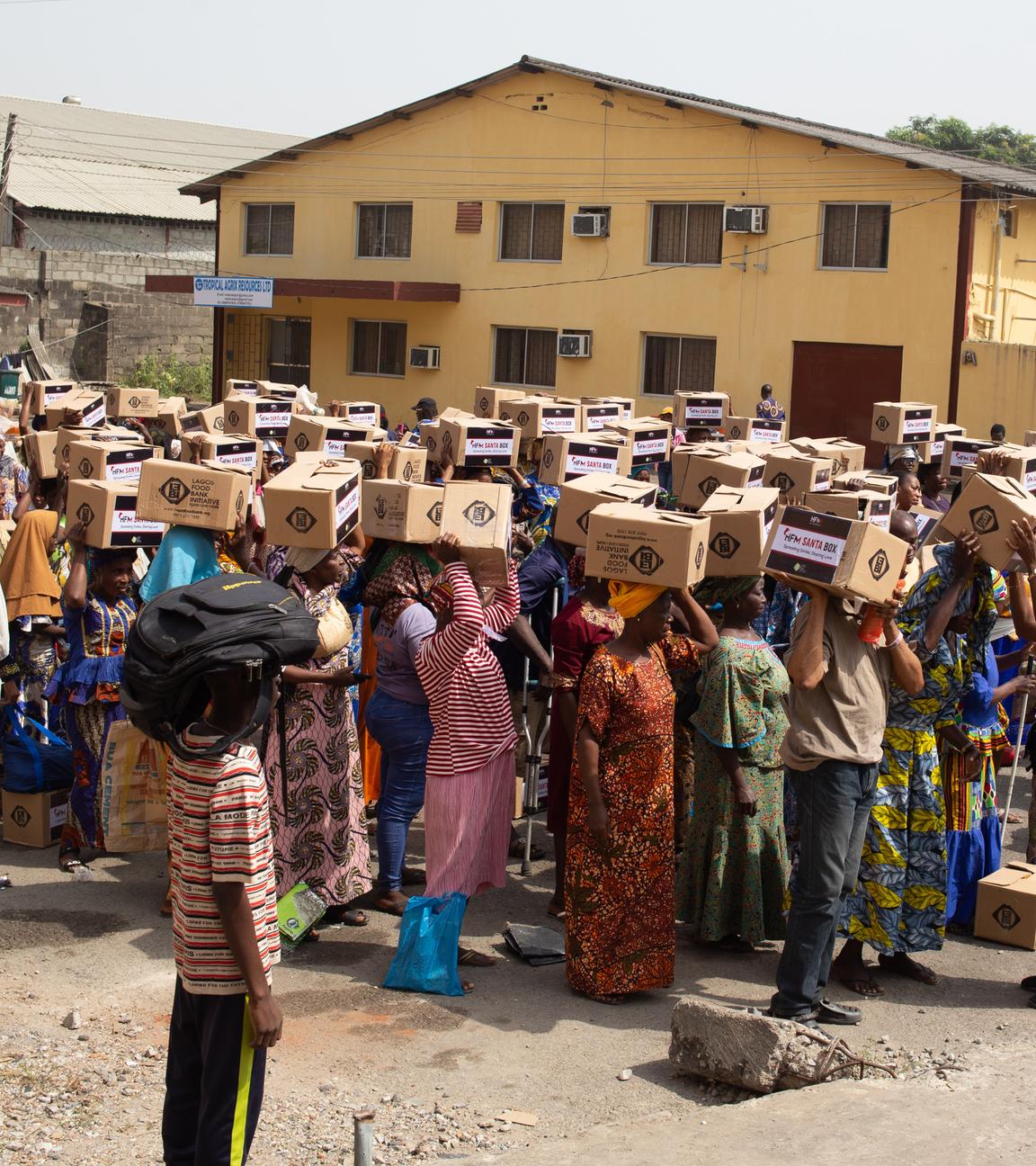 Essensverteilung an Bedürftige in Nigeria