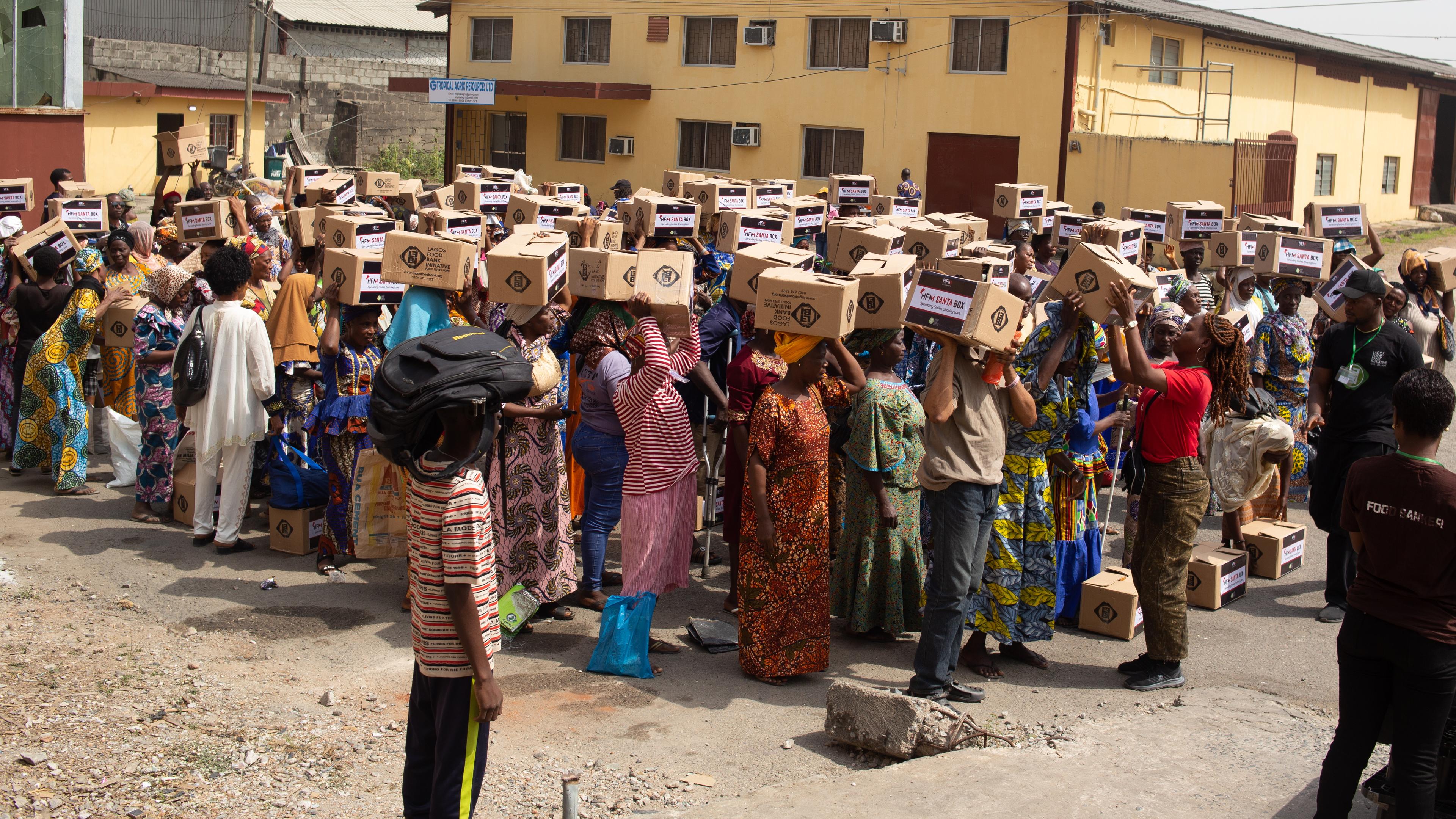 Essensverteilung an Bedürftige in Nigeria