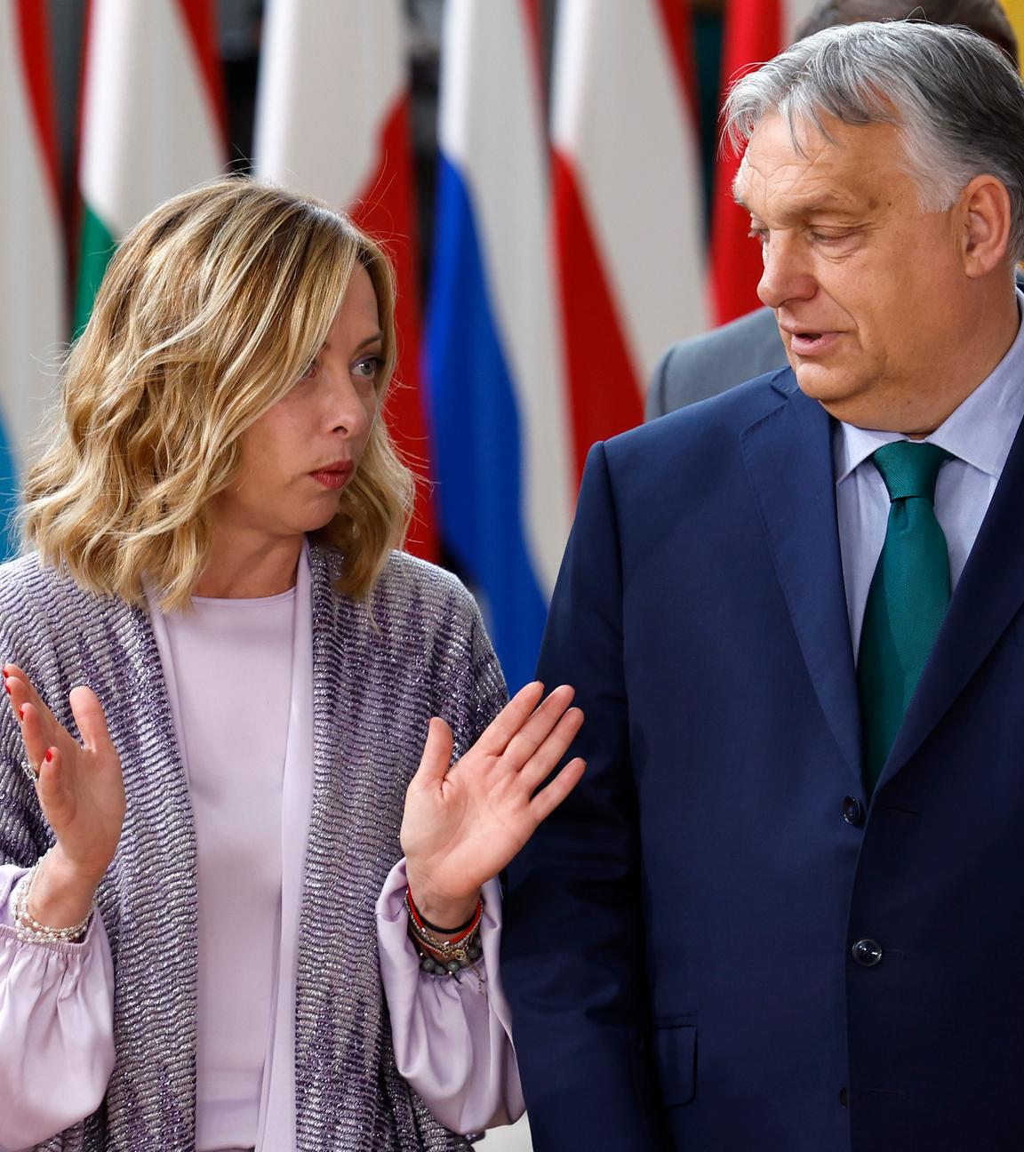 Italiens Meloni mit Ungarns Orban beim EU-Gipfel in Brüssel.