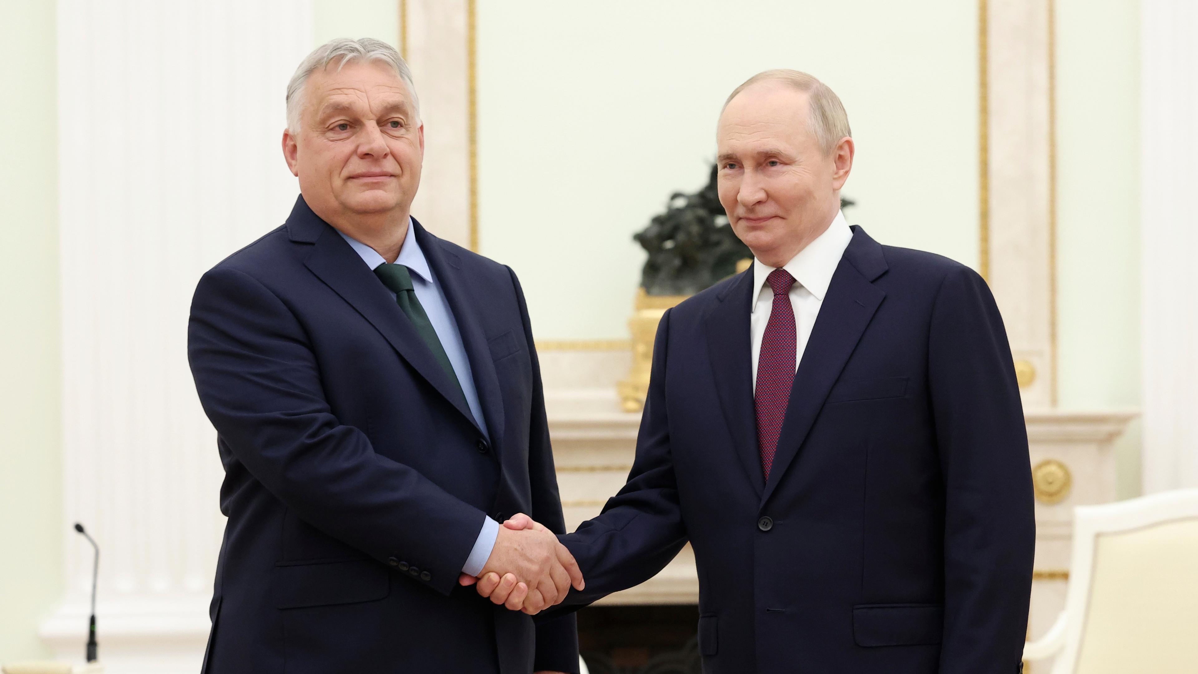 Orban und Putin schütteln sich die Hände