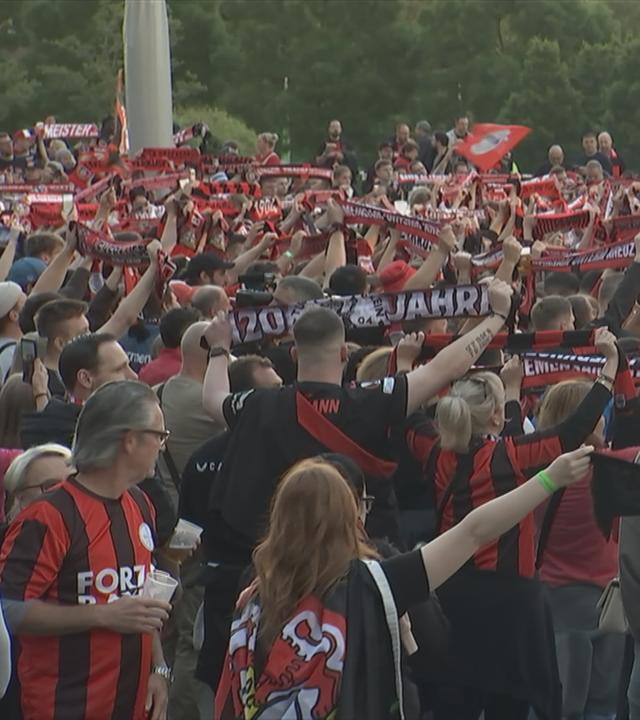 Fans beim Public Viewing in Leverkusen.