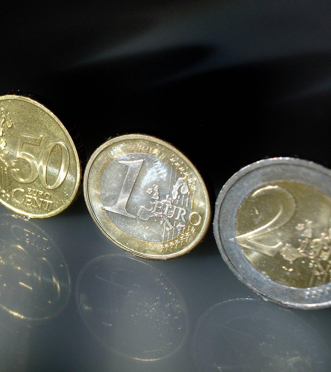 Euromünzen in einer Reihe