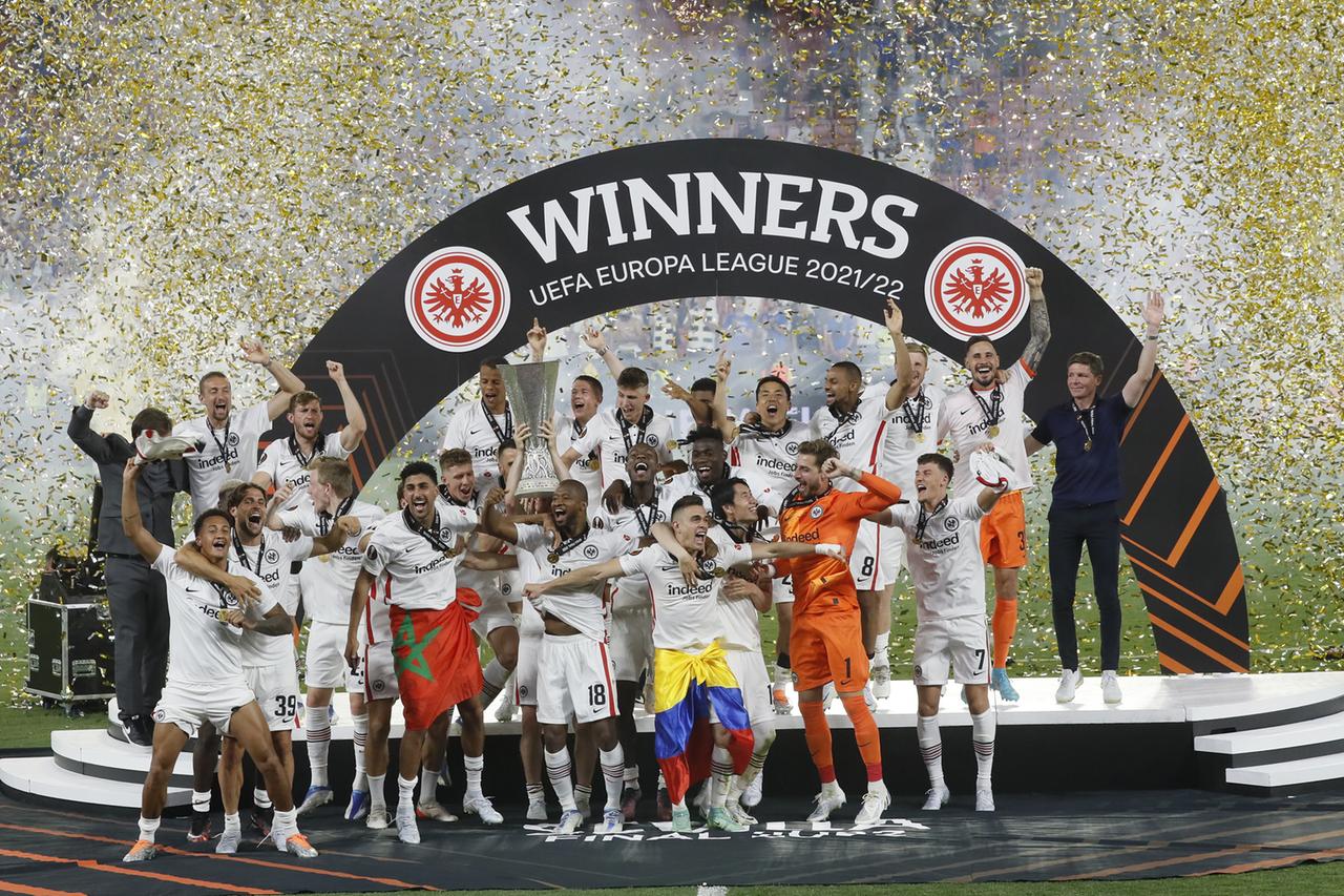 Eintracht Frankfurt jubelt über den Gewinn der Europa League 2022