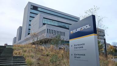 Europol: "Unterwelt-Banker" festgenommen