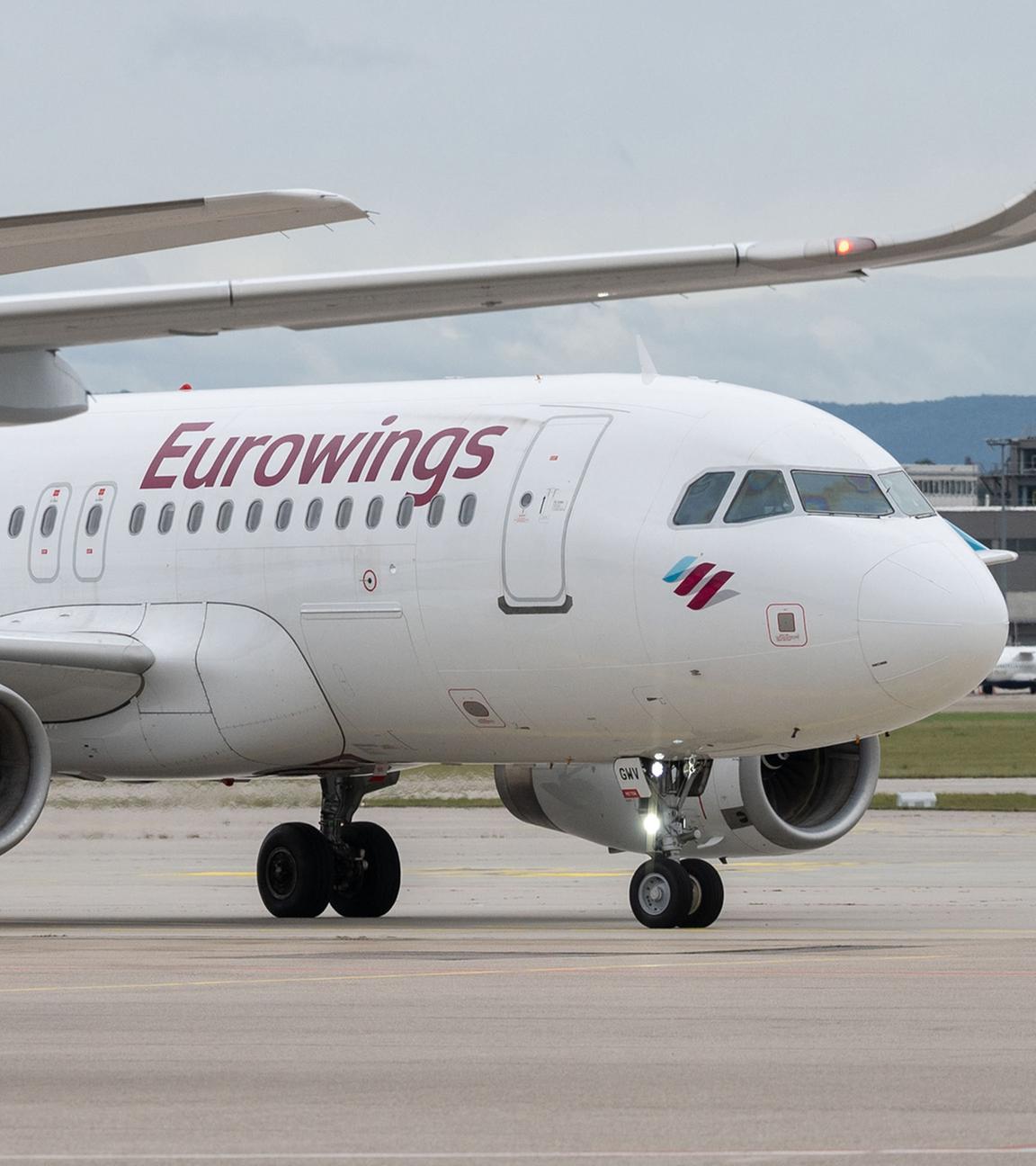 Archiv: Eine Maschine der Fluggesellschaft Eurowings steht auf dem Vorfeld des Flughafens Stuttgart am 25.09.2020.