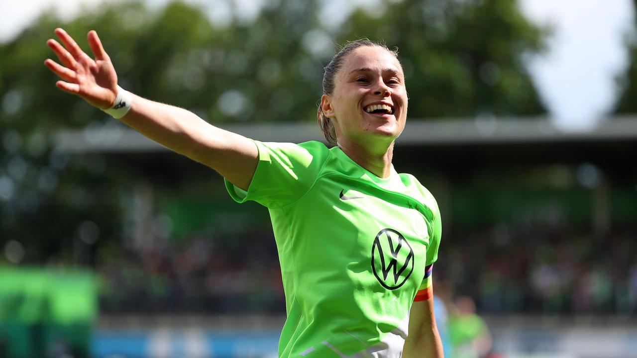 Bundesliga-Frauen: Pajor Verabschiedet Sich Mit Hattrick - ZDFheute