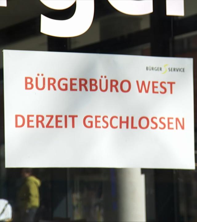 "Derzeit geschlossen"-Schild am Bürgerbüro