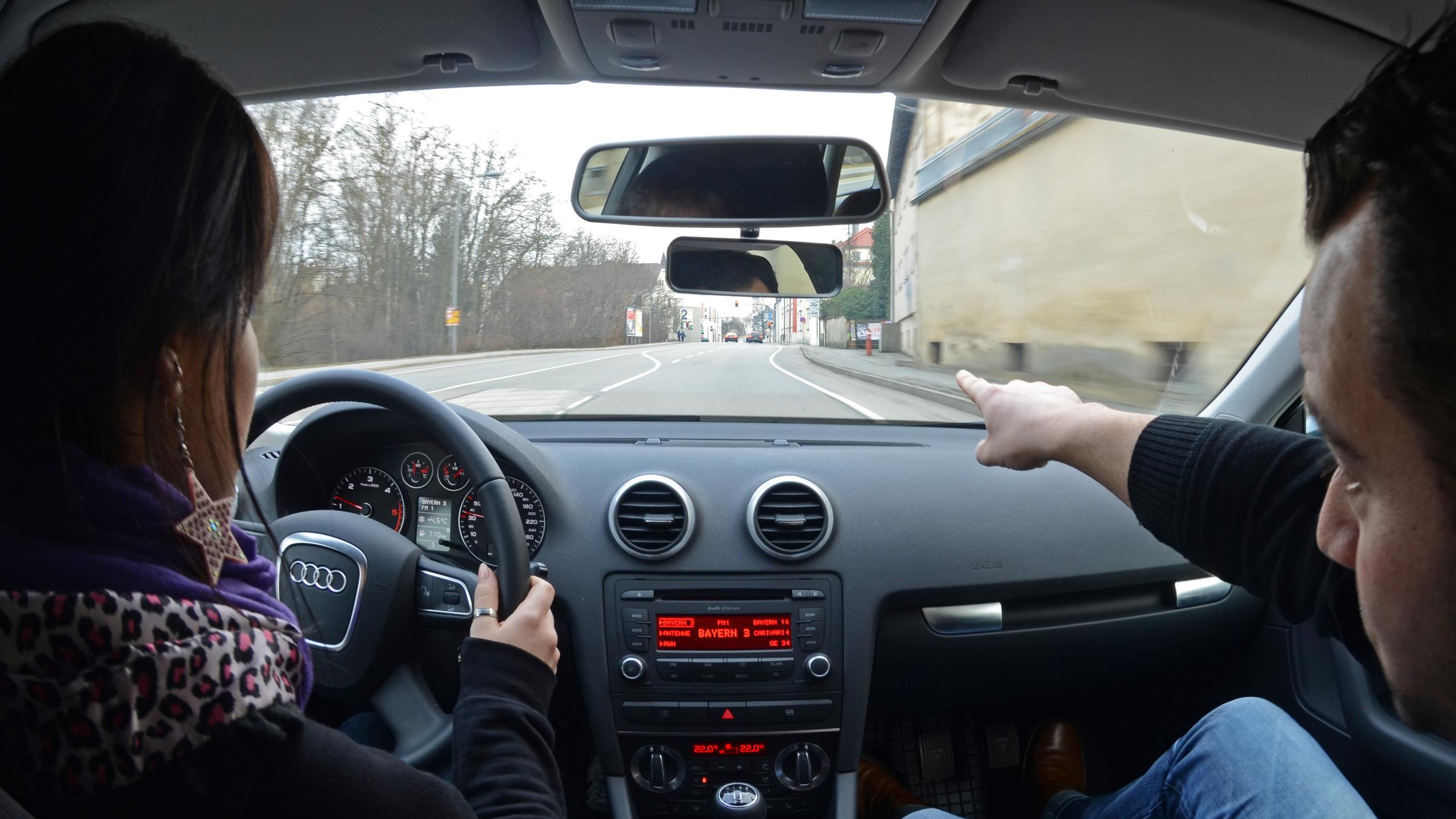 Germany driver. Экзамен по вождению в Германии. Инструктор по вождению. Частные уроки вождения. Экзамен вождение автомат.