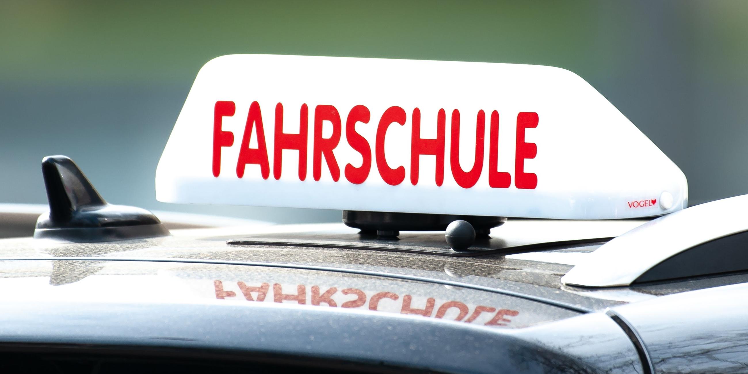 Fahrschul-Auto 