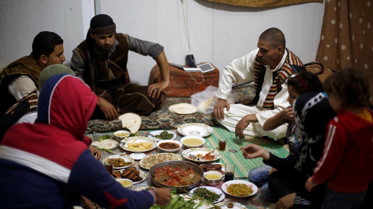 Ramadan Fastenzeit für gläubige Muslime Religionspädagogischer