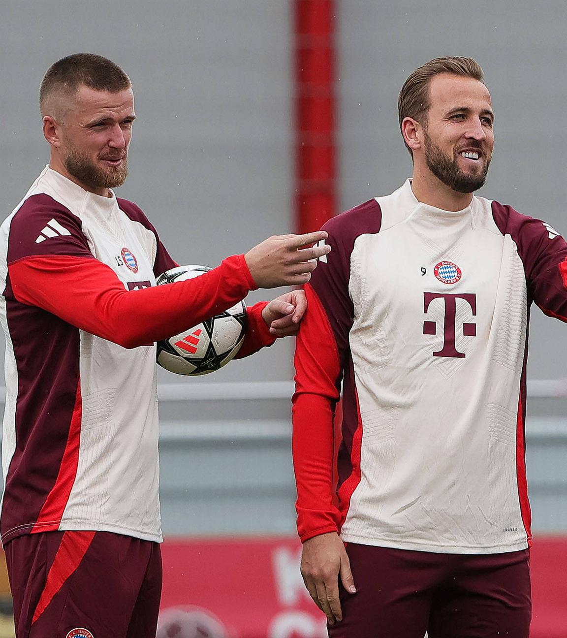 Harry Kane und Eric Dier unterhalten sich am 22. Oktober 2024 im Training des FC Bayern.