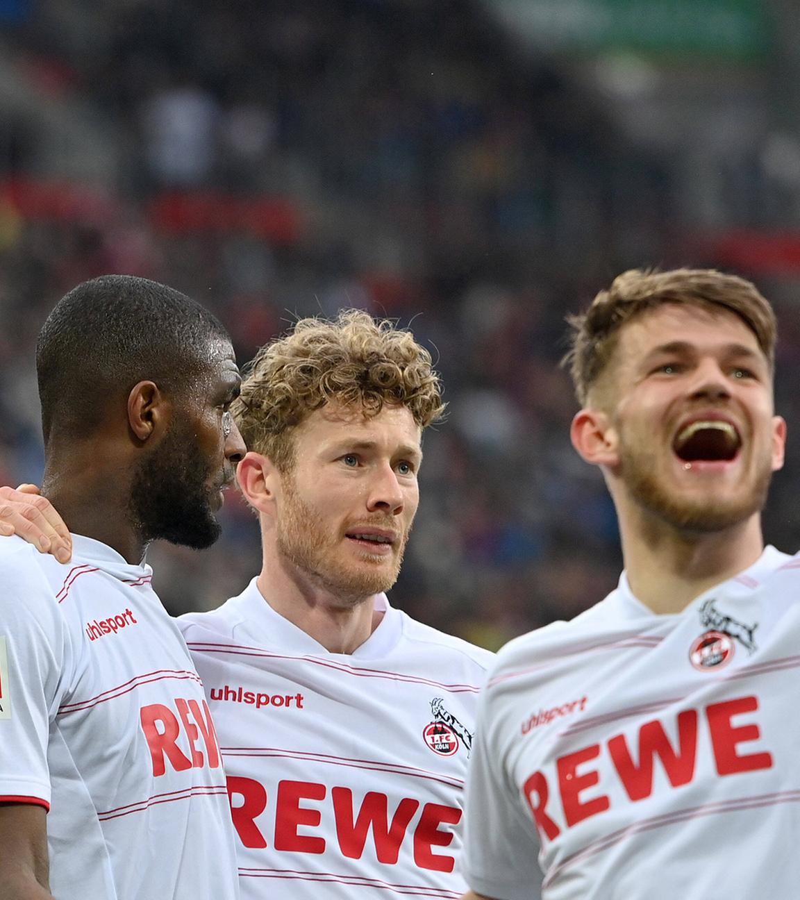 1. Bundesliga, FC Augsburg - 1.FC Köln am 30.04.2022 WWK ARENA in Augsburg, Torjubel v.li:Anthony Modeste, Florian Kainz, Jan Thielmann