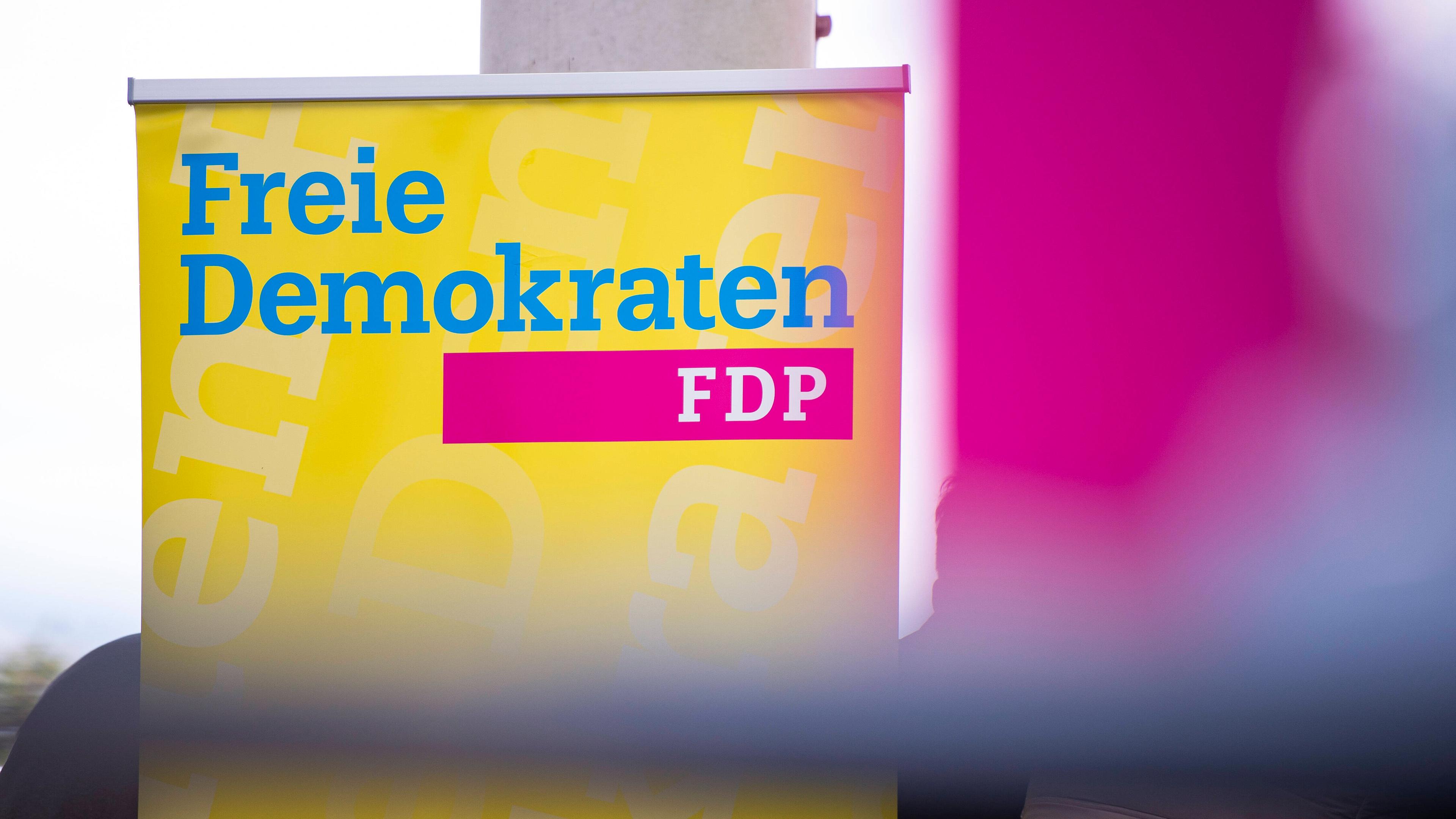  Ein Schild der FDP 