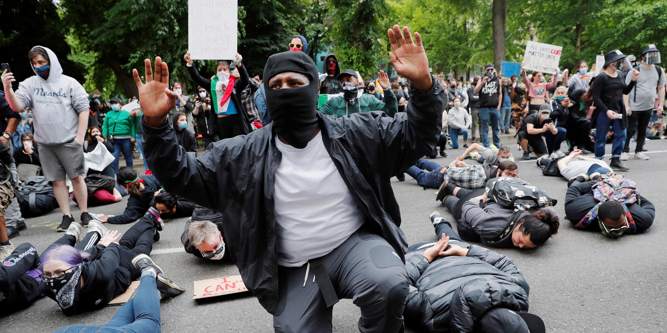 Demonstranten bei friedlichem Protest in Portland