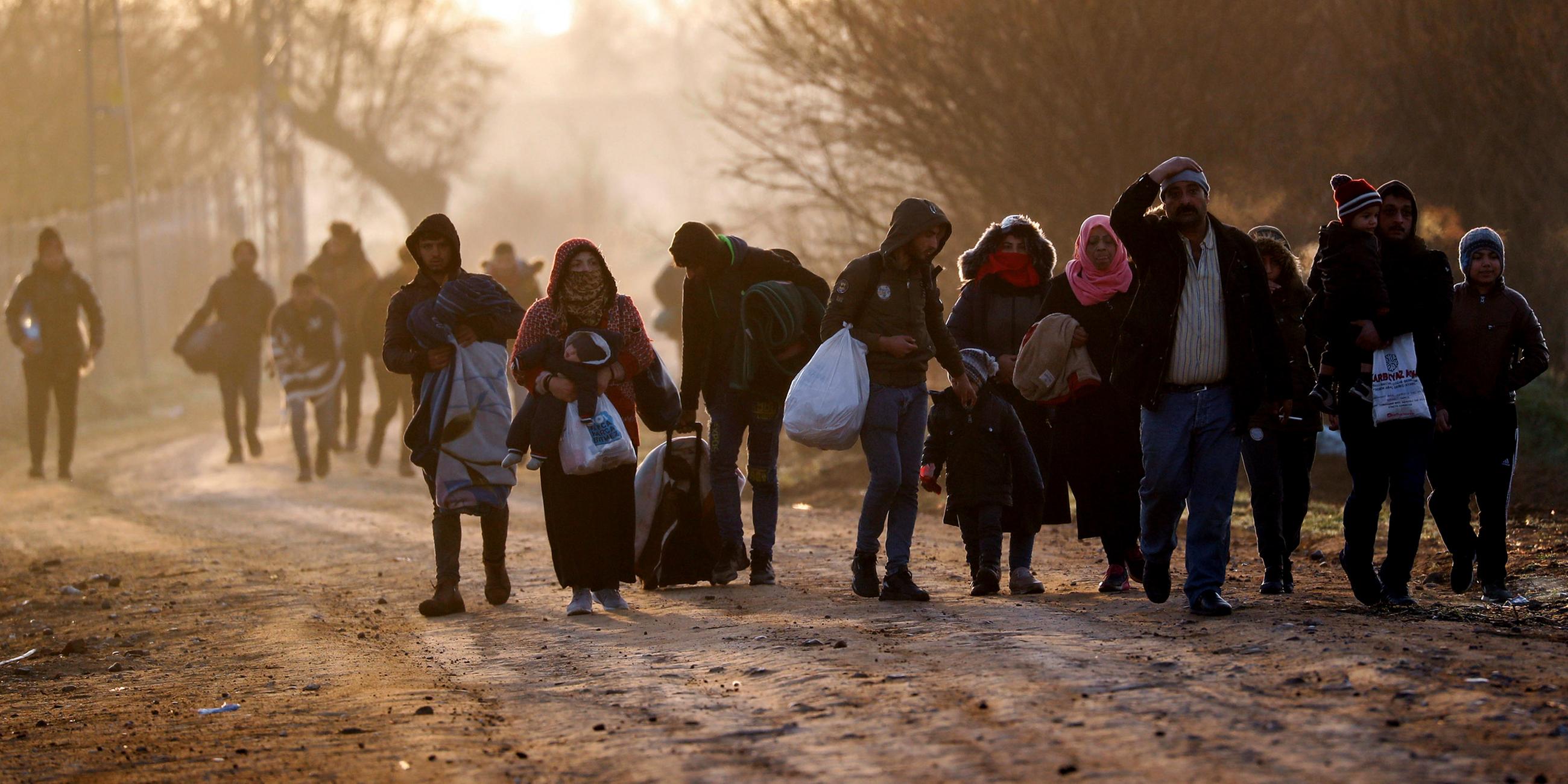 Archiv: Flüchtlinge an der Grenze zwischen der Türkei und Griechenland am 03.03.2020