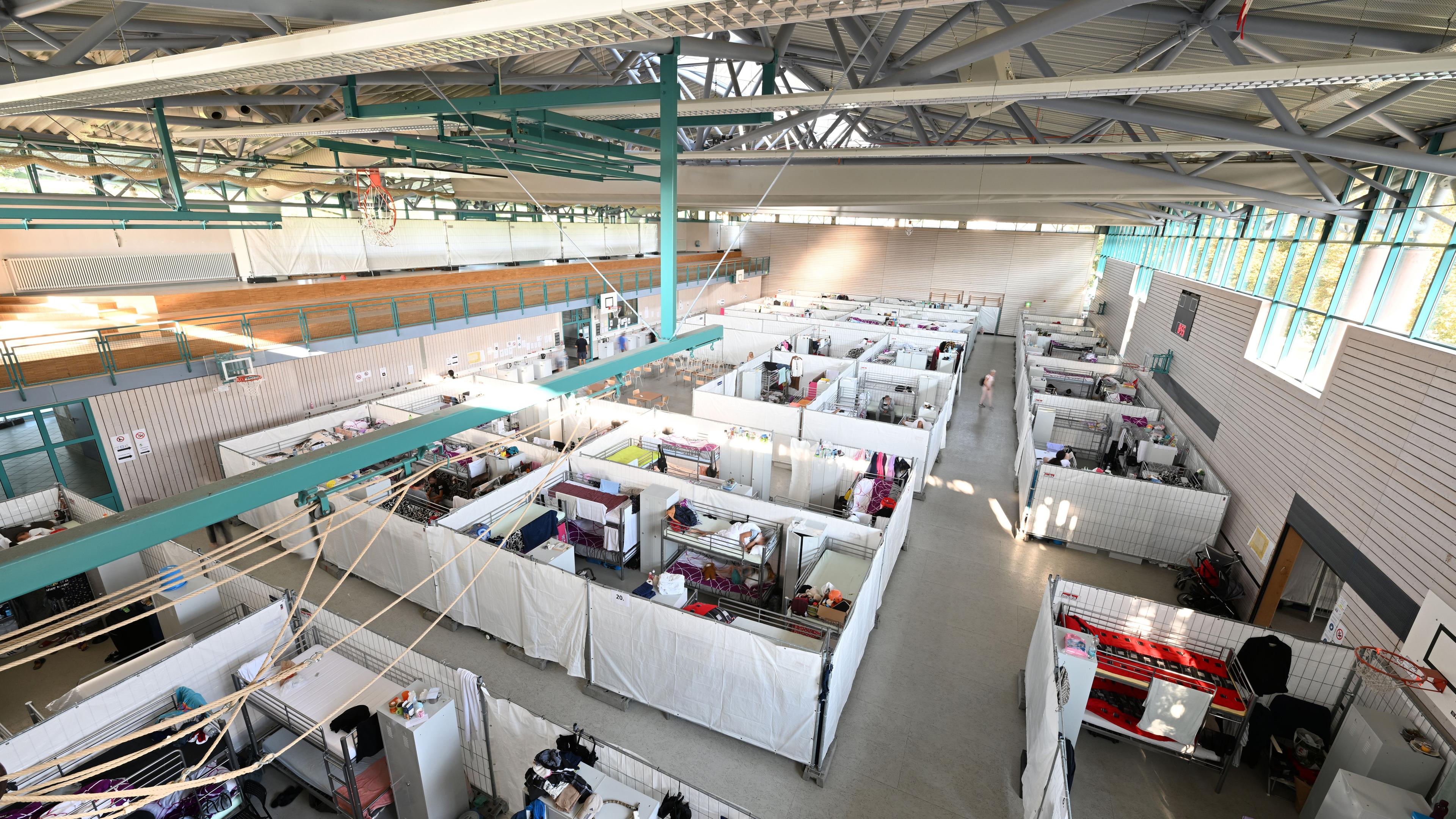 Flüchtlingsunterkunft in einer Sporthalle