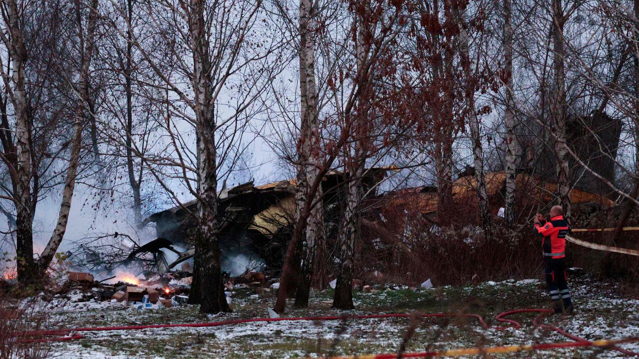 Litauen: Frachtflugzeug Aus Leipzig Stürzt Ab - ZDFheute