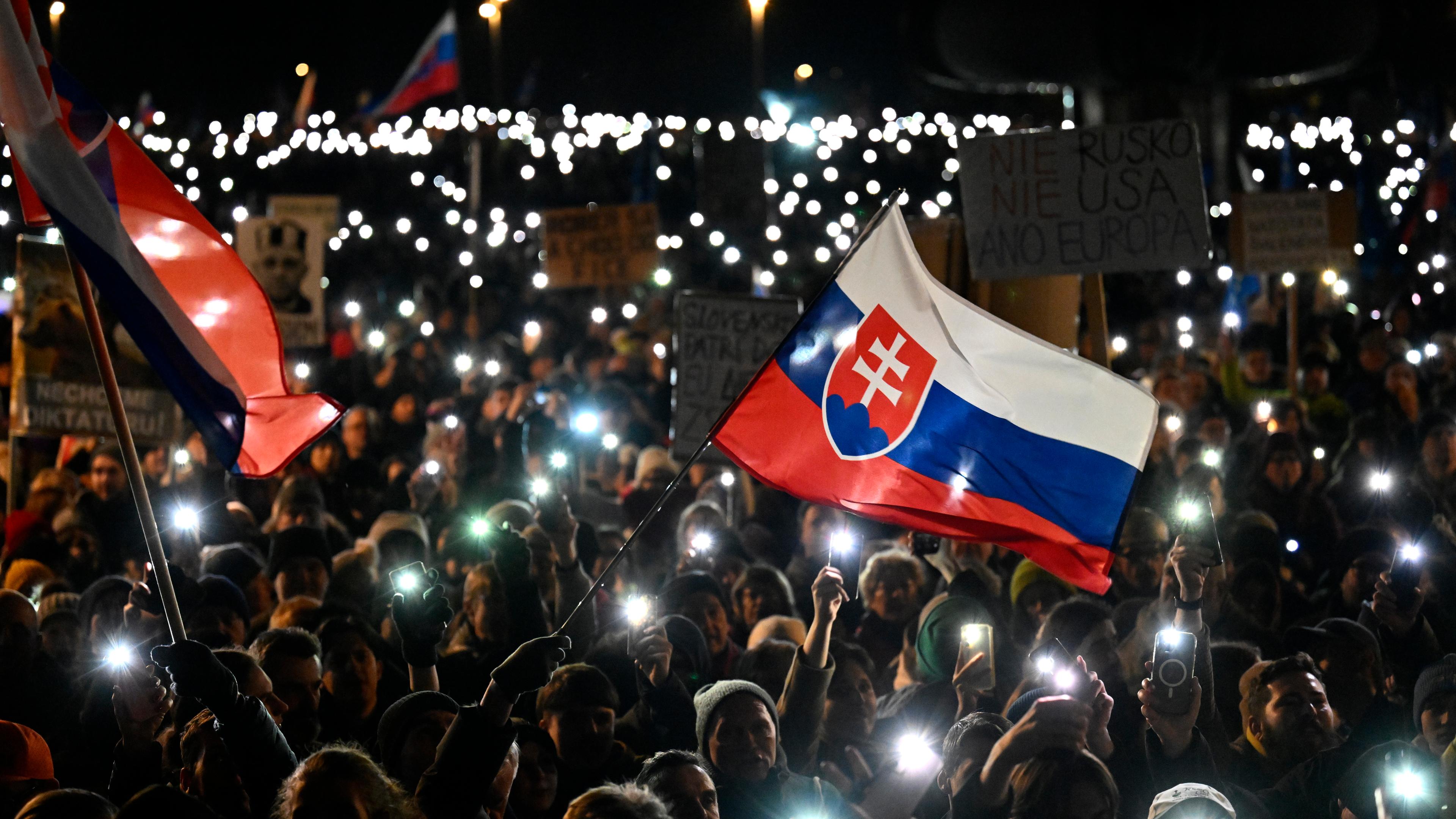 Proteste zum Rücktritt Ficos