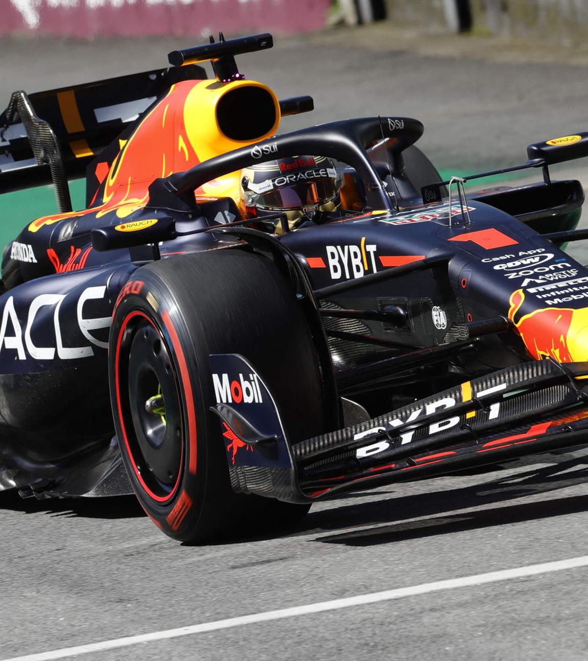 Max Verstappen im Rennwagen.