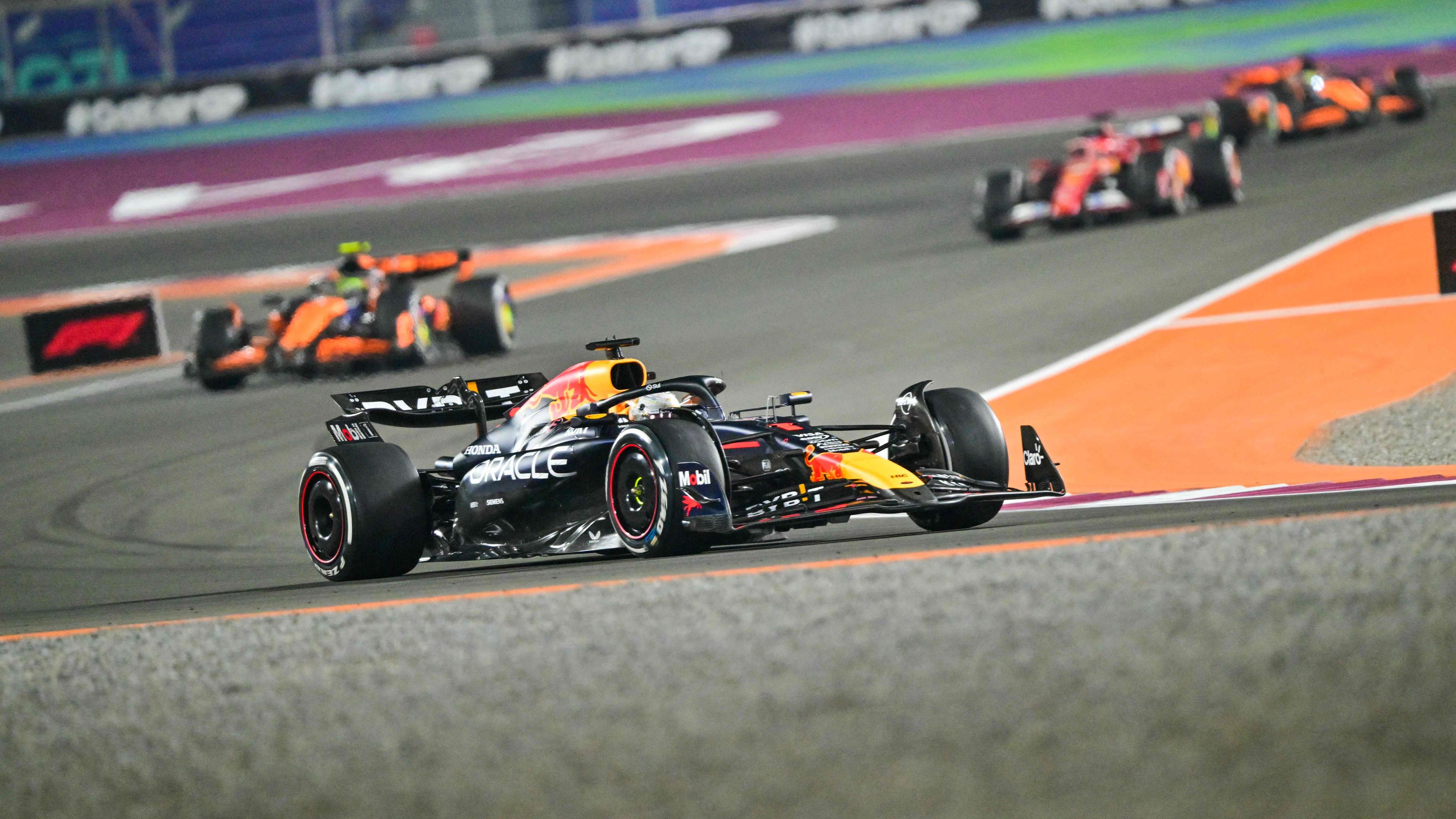 Red Bulls Rennfahrer Max Verstappen in Aktion.