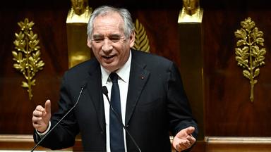 Bayrou übersteht zwei Misstrauensvoten