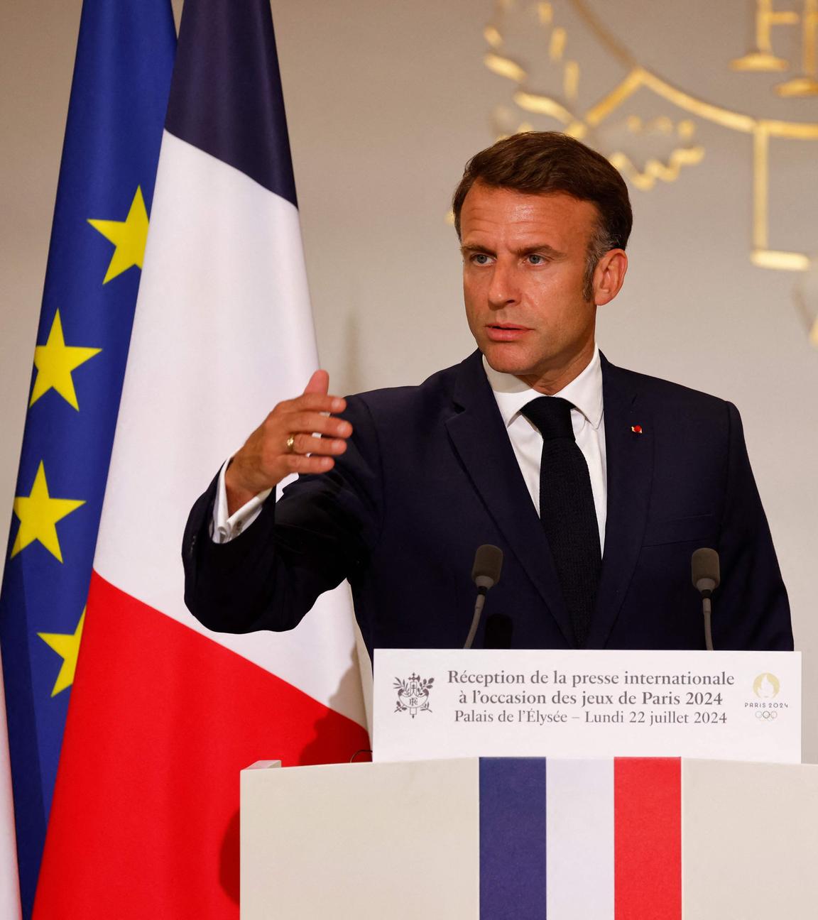 Frankreichs Präsident Emmanuel Macron hält eine Rede während eines Empfangs für internationale Journalisten, die für die Olympischen Spiele 2024 in Paris akkreditiert sind, am 22. Juli 2024 im Präsidentenpalast Elysee in Paris, im Vorfeld der Olympischen und Paralympischen Spiele 2024 in Paris