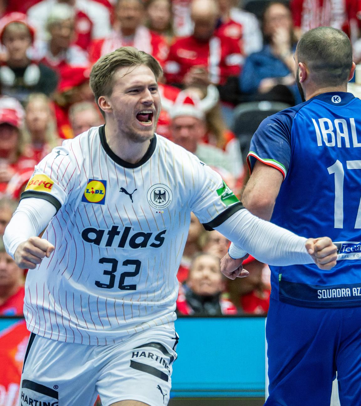 Handball-WM: Franz Semper jubelt im Spiel gegen Italien mit geballter Faust