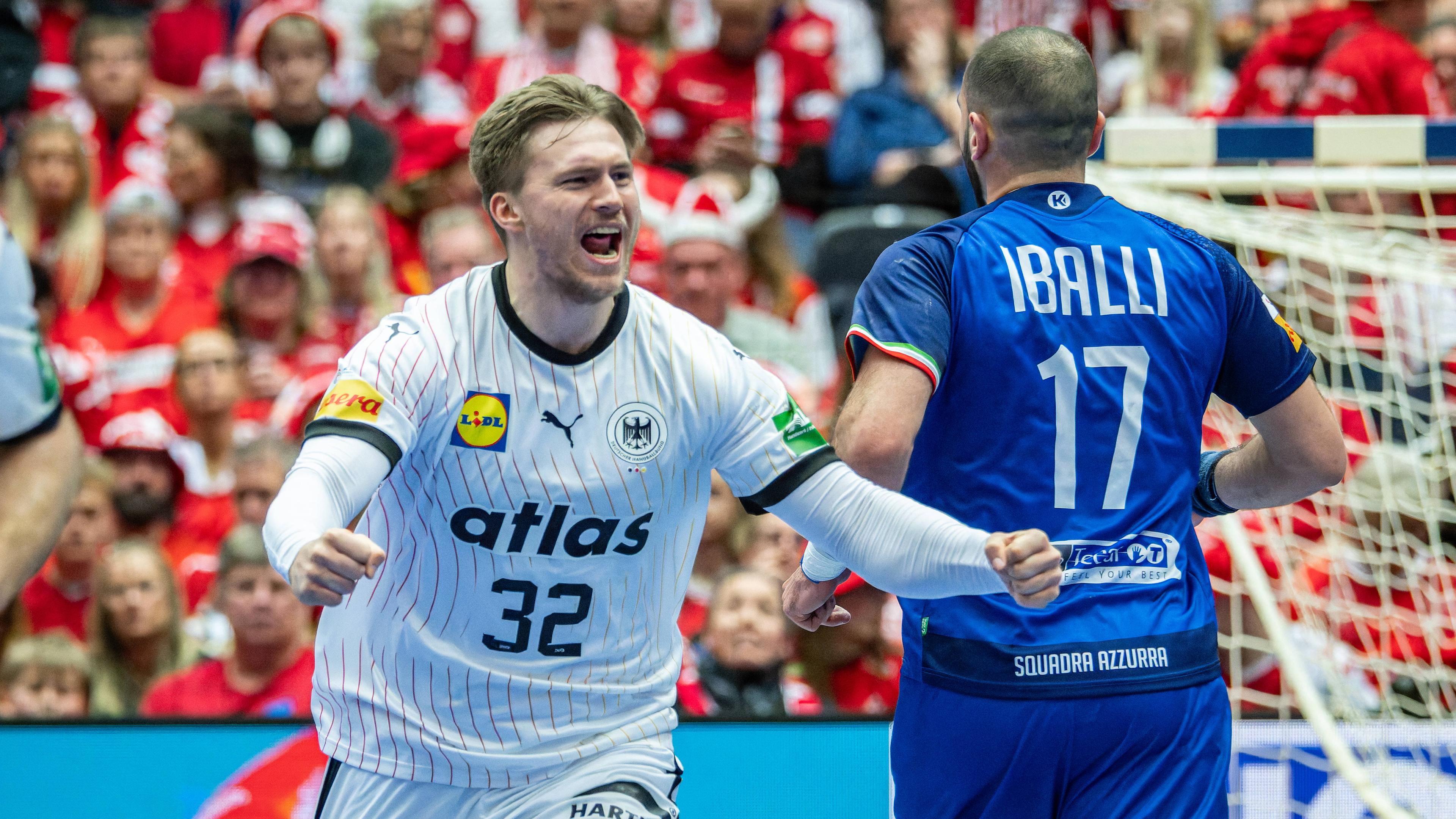 Handball-WM: Franz Semper jubelt im Spiel gegen Italien mit geballter Faust