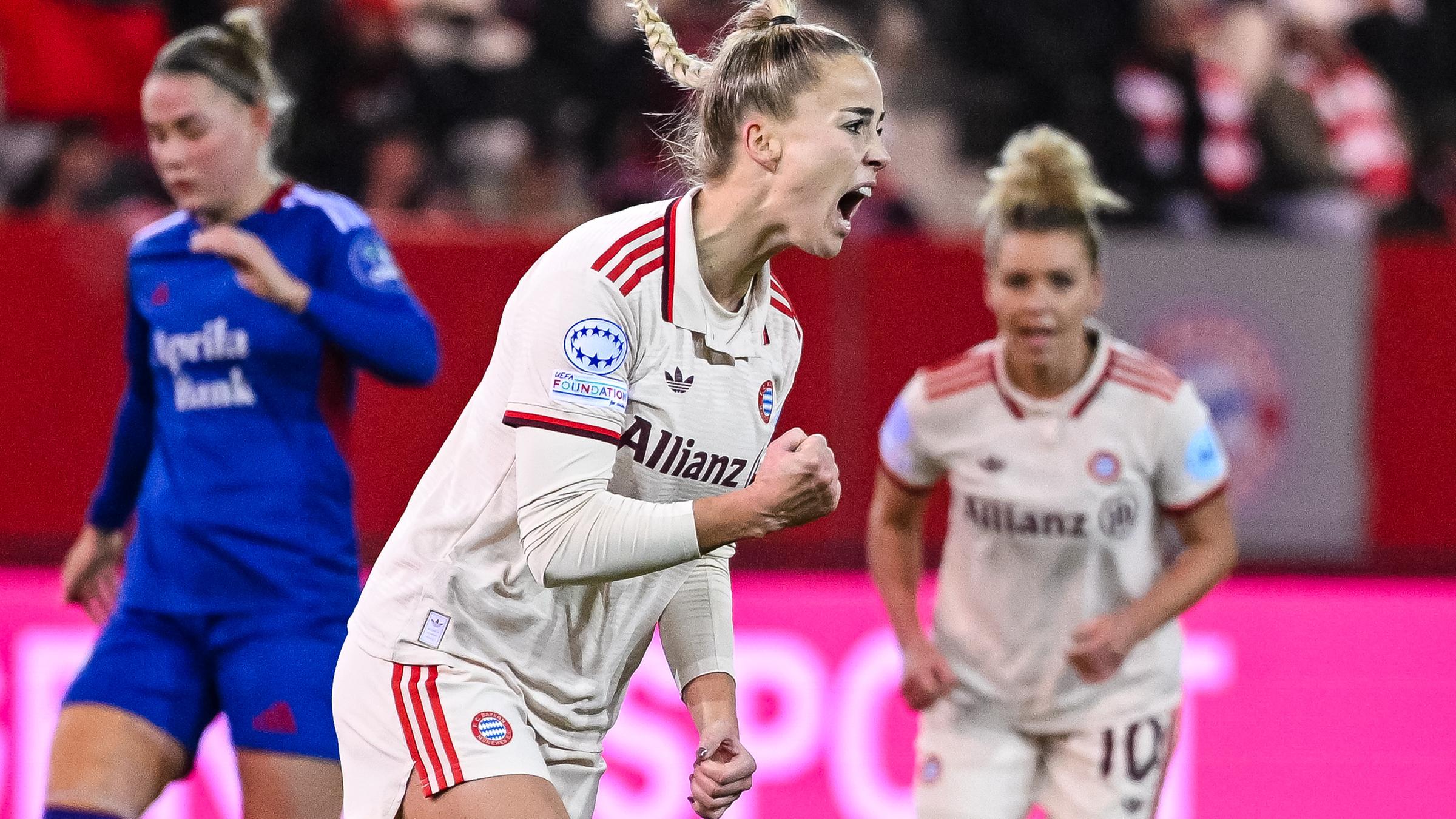 Bayern Münchens Giulia Gwinn bejubelt ihren Treffer im Champions-League-Spiel gegen Valerenga