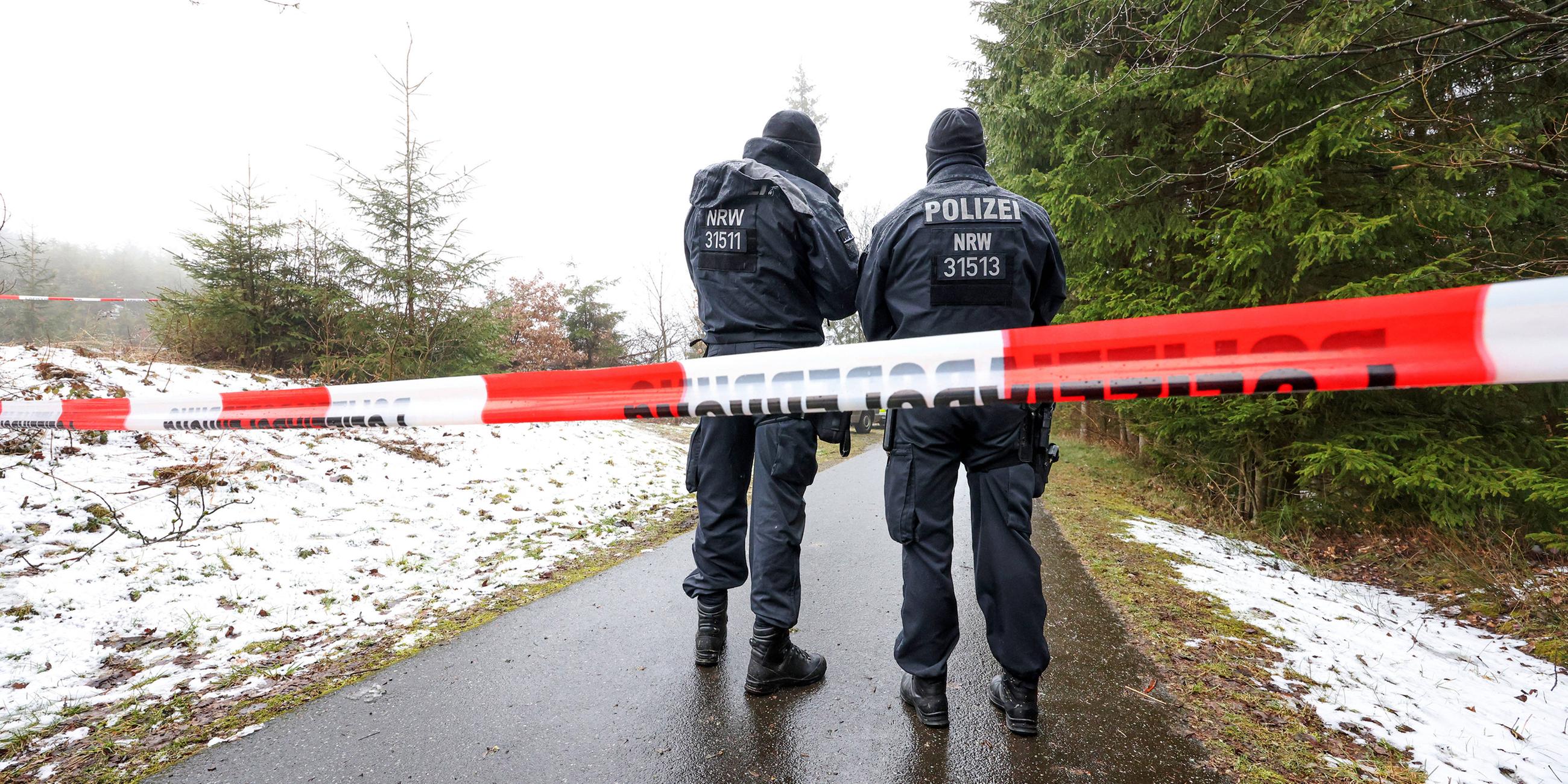 Polizeibeamte am Fundort des zwölfjährigen Mädchens aus Freudenstadt