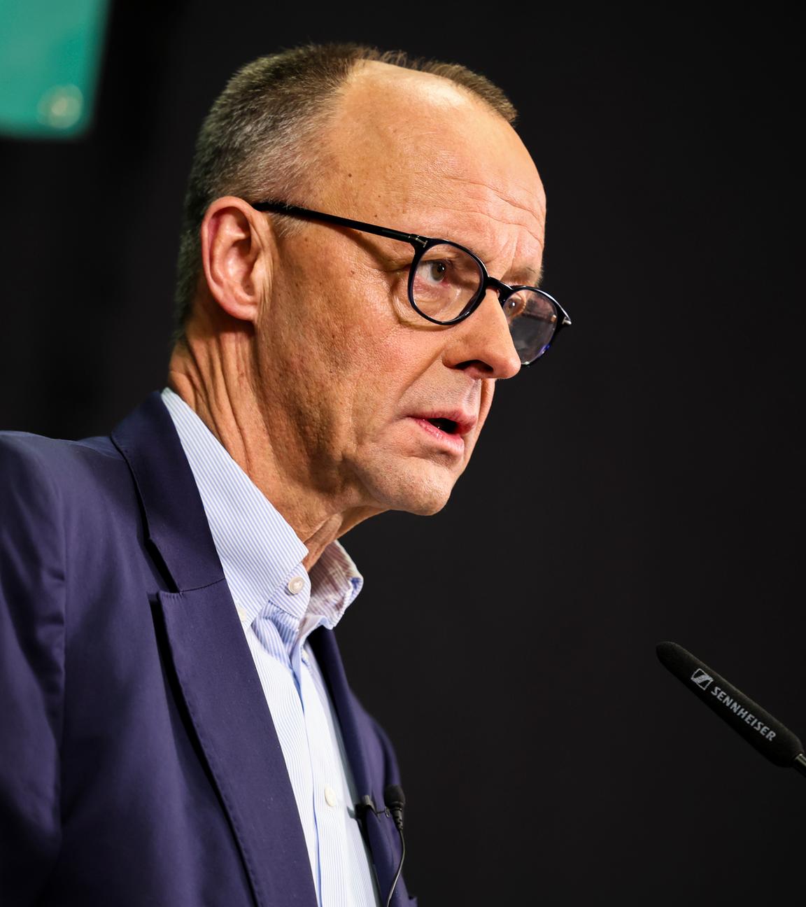 Nordrhein-Westfalen, Olsberg: Kanzlerkandidat Friedrich Merz (CDU) spricht beim Westfälisch-Lippischen Landwirtschaftsverband (WLV) zum Thema "Zukünftige Politik im ländlichen Raum"